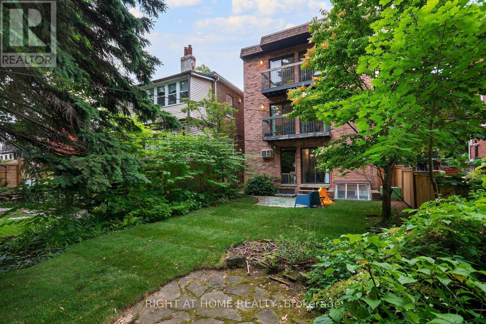 A - 164 Quebec Avenue, Toronto, Ontario  M6P 2T8 - Photo 22 - W12450783