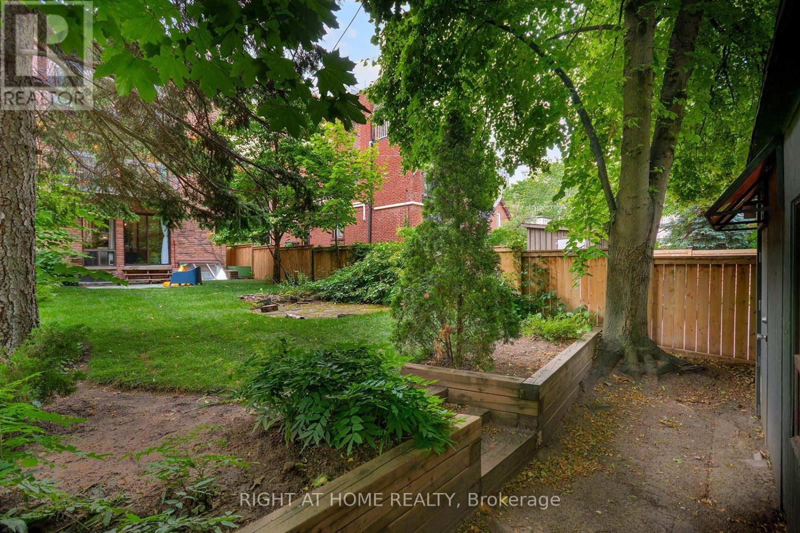 A - 164 Quebec Avenue, Toronto, Ontario  M6P 2T8 - Photo 24 - W12450783