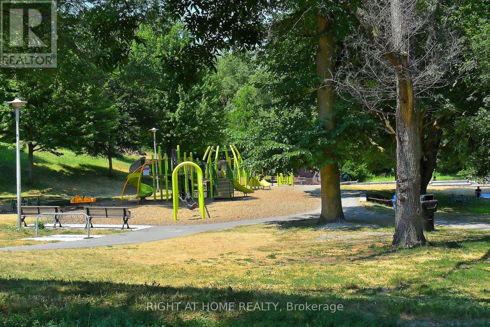 A - 164 Quebec Avenue, Toronto, Ontario  M6P 2T8 - Photo 28 - W12450783