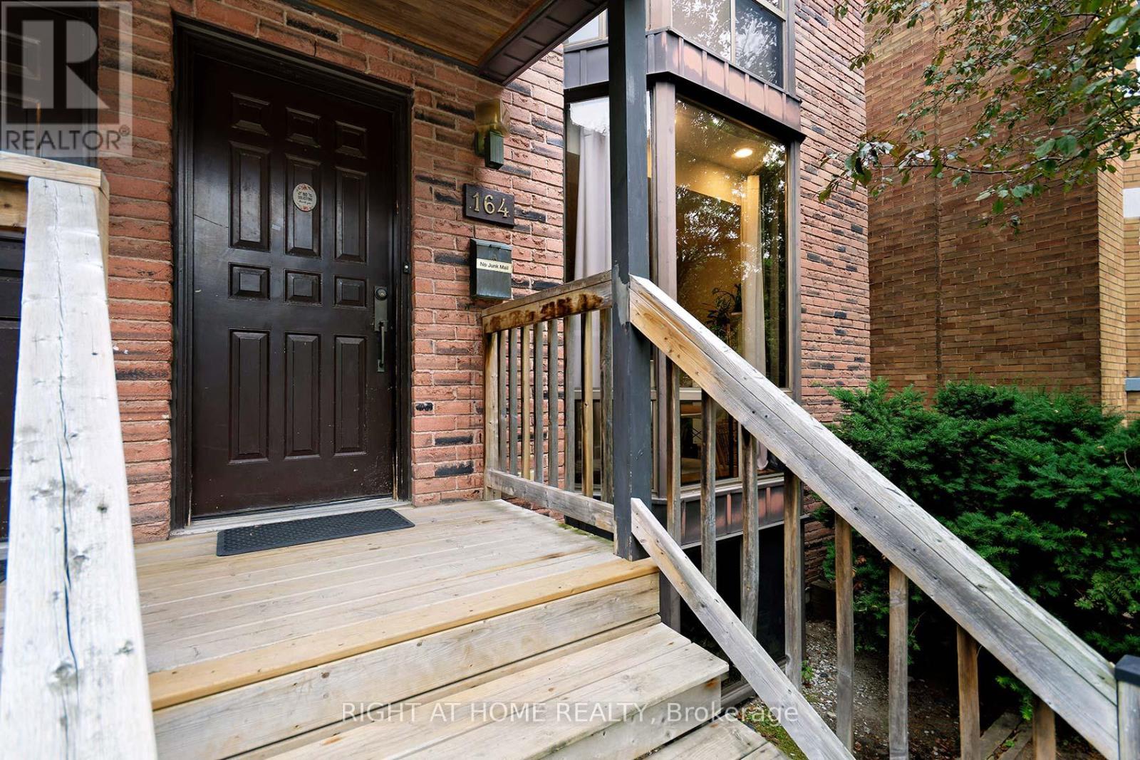 A - 164 Quebec Avenue, Toronto, Ontario  M6P 2T8 - Photo 5 - W12450783