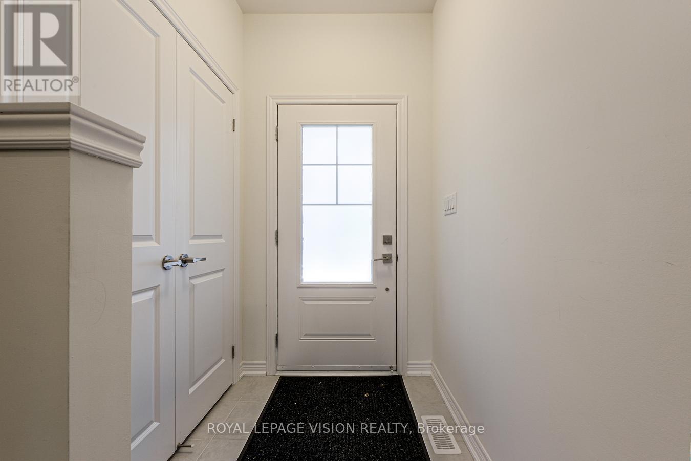 14 Folcroft Street, Brampton, Ontario  L6Y 0B6 - Photo 5 - W12450785