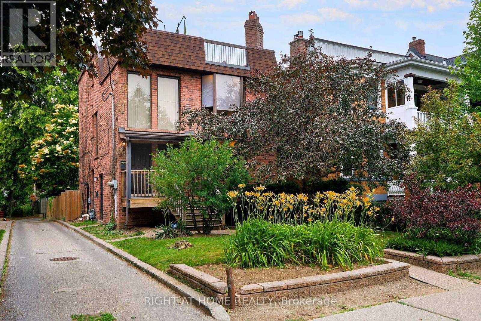 C - 164 QUEBEC AVENUE, Toronto, Ontario