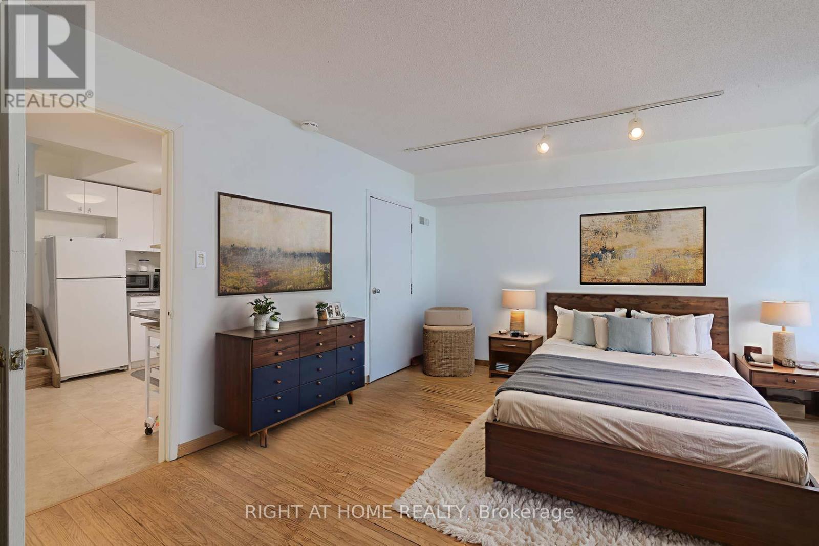 C - 164 Quebec Avenue, Toronto, Ontario  M6P 2T8 - Photo 10 - W12450803