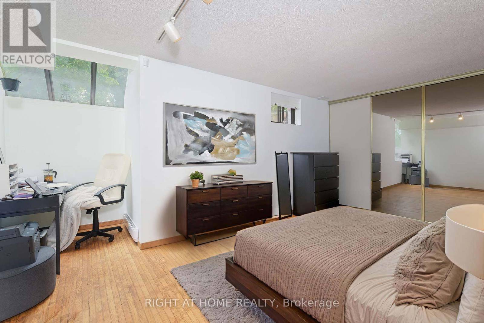 C - 164 Quebec Avenue, Toronto, Ontario  M6P 2T8 - Photo 11 - W12450803