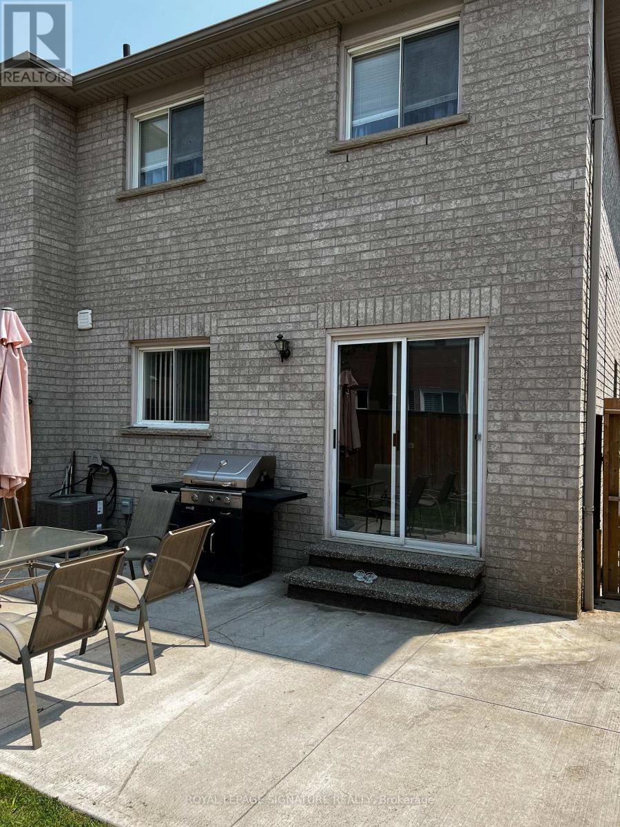 633 Mirage Place, Mississauga, Ontario  L5R 3Y3 - Photo 12 - W12448397