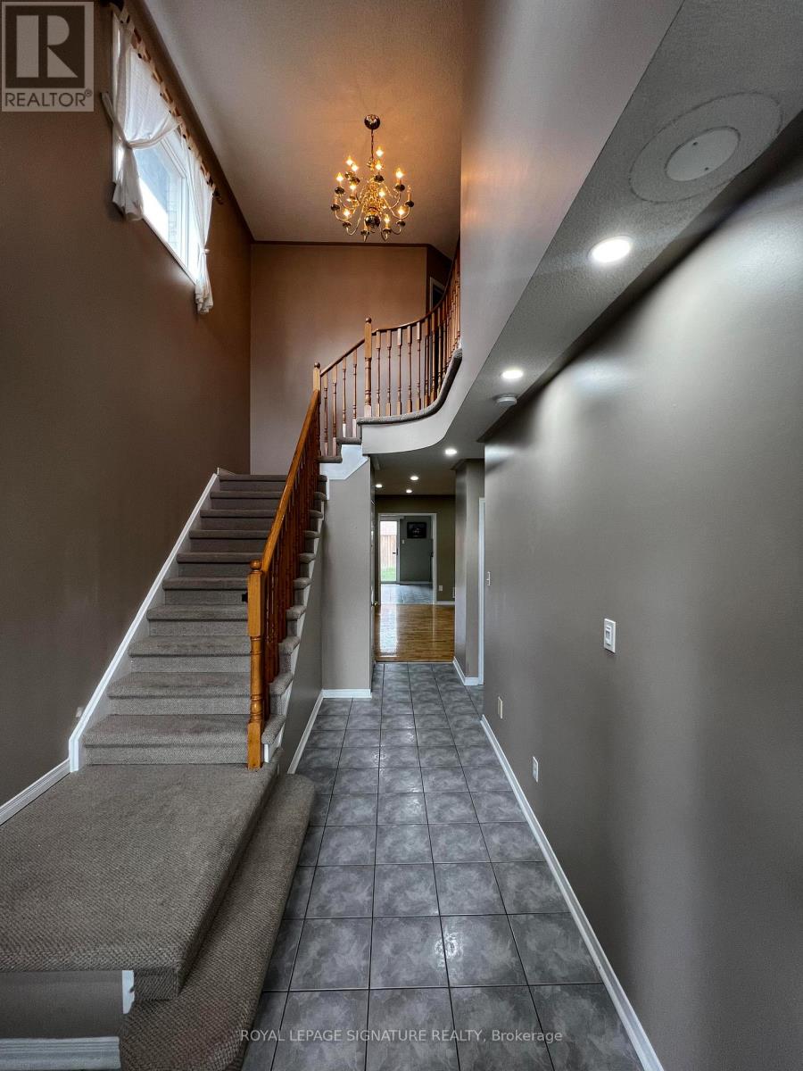 633 Mirage Place, Mississauga, Ontario  L5R 3Y3 - Photo 2 - W12448397