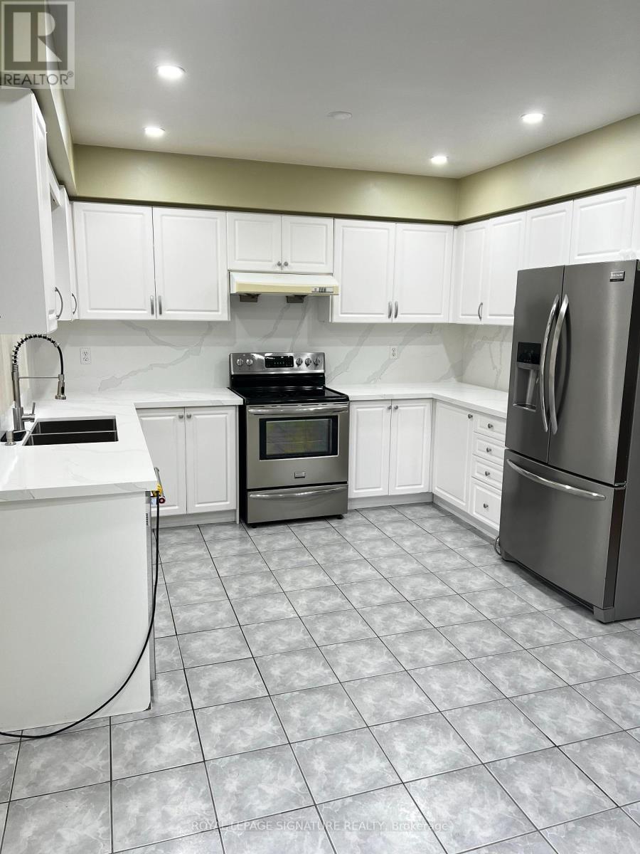 633 Mirage Place, Mississauga, Ontario  L5R 3Y3 - Photo 6 - W12448397
