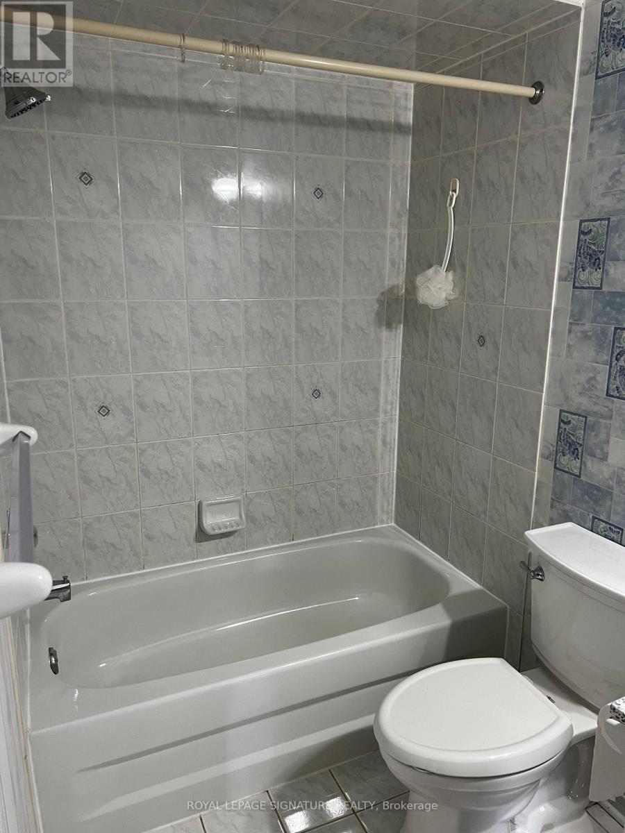 633 Mirage Place, Mississauga, Ontario  L5R 3Y3 - Photo 11 - W12448397