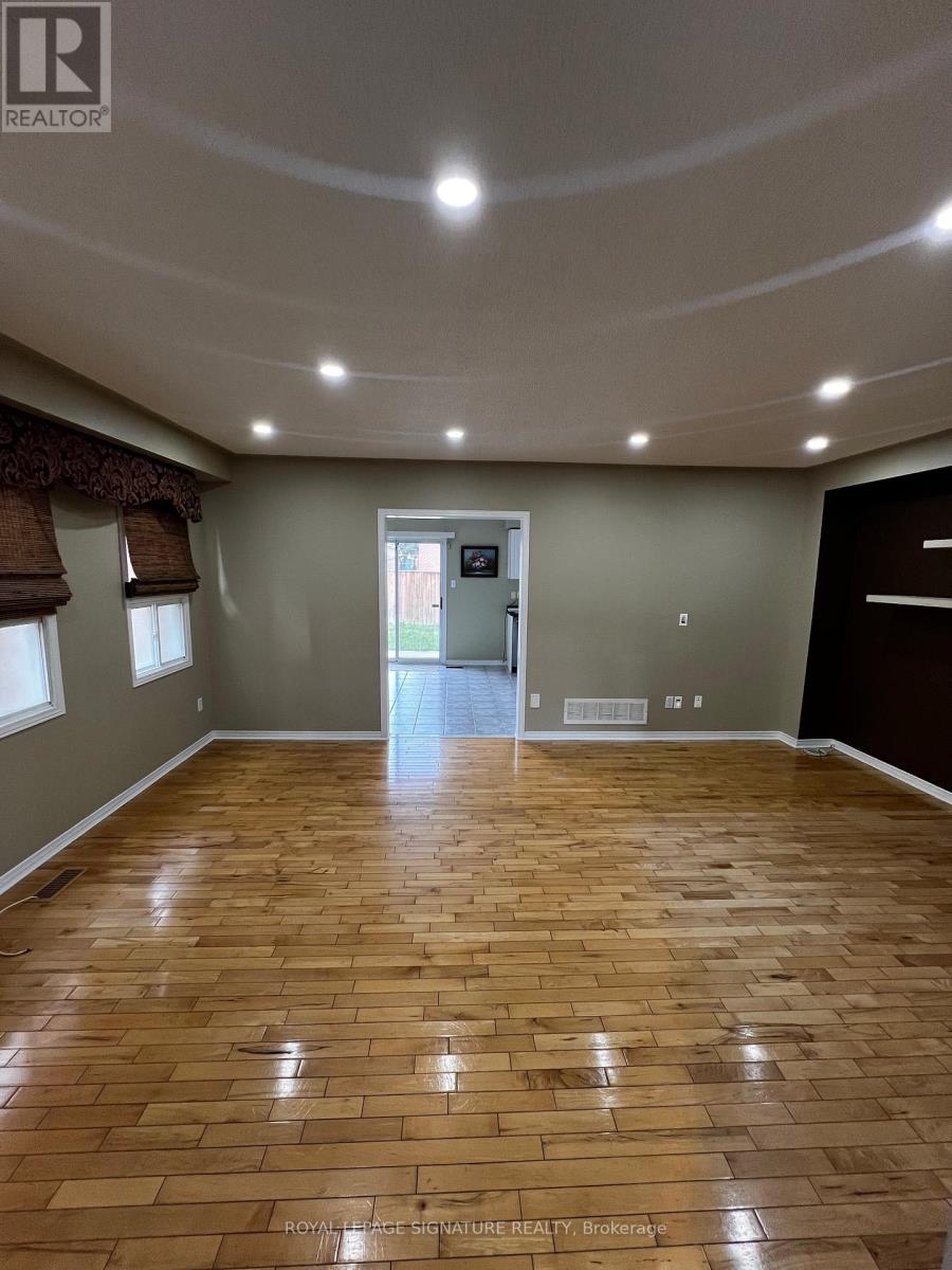 633 Mirage Place, Mississauga, Ontario  L5R 3Y3 - Photo 5 - W12448397