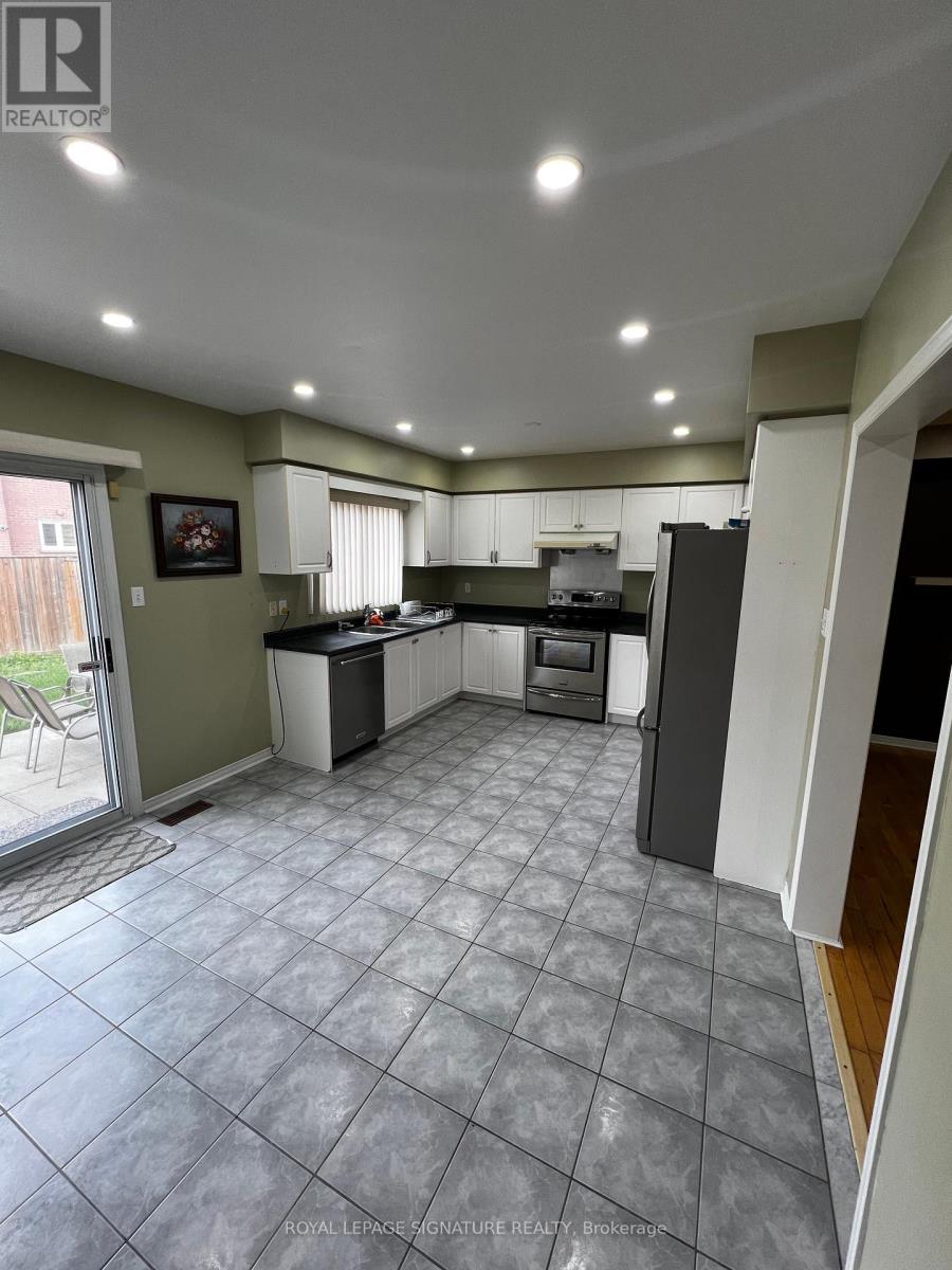 633 Mirage Place, Mississauga, Ontario  L5R 3Y3 - Photo 7 - W12448397