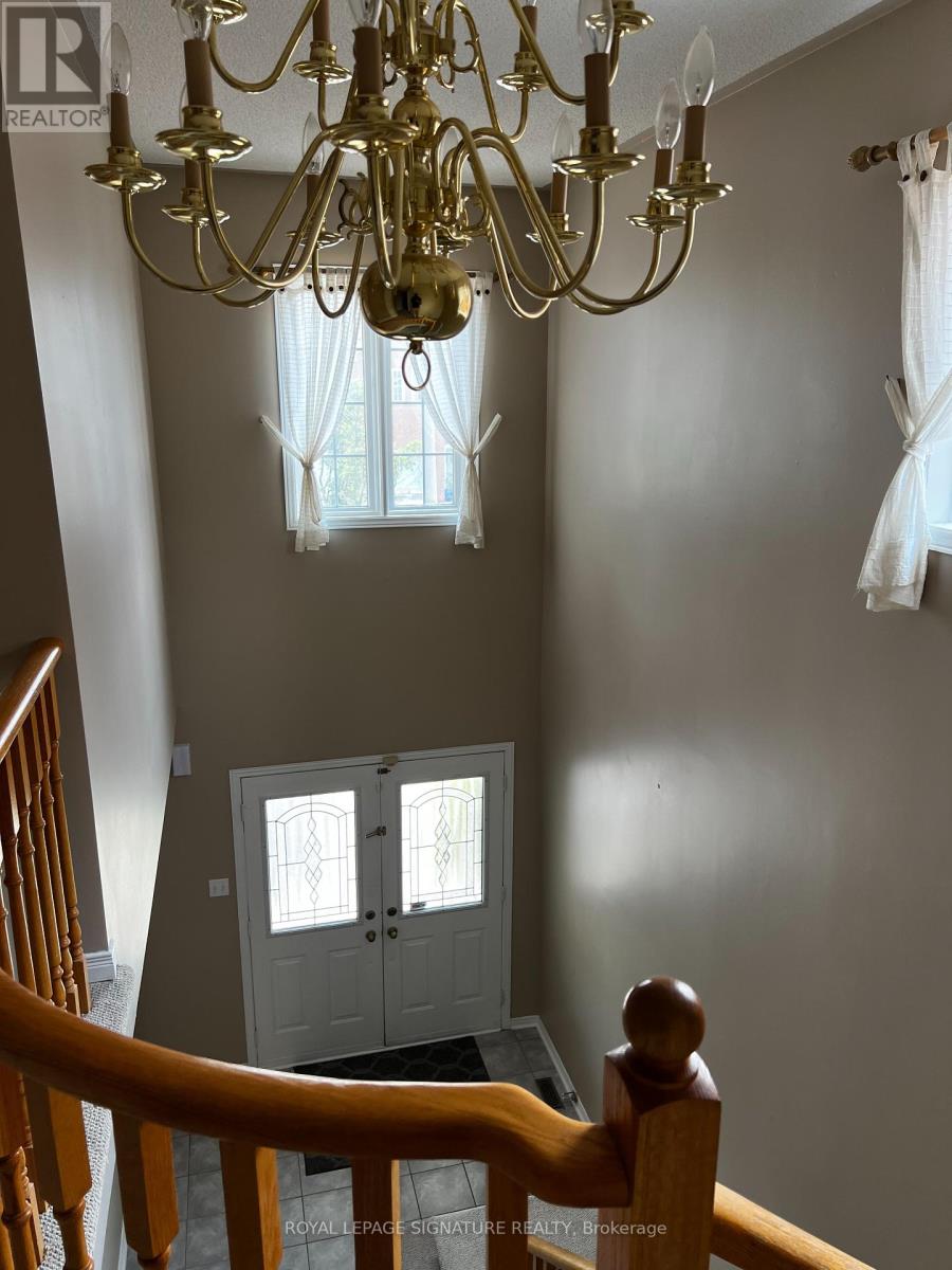 633 Mirage Place, Mississauga, Ontario  L5R 3Y3 - Photo 3 - W12448397