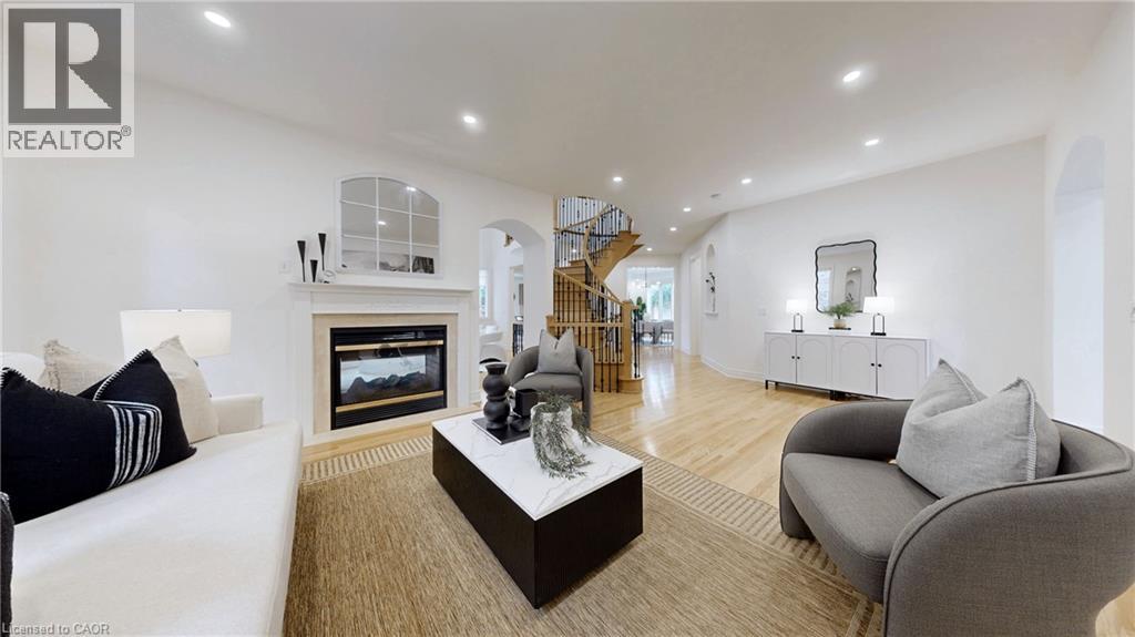 2238 Lyndhurst Drive, Oakville, Ontario  L6H 7V4 - Photo 3 - 40777404