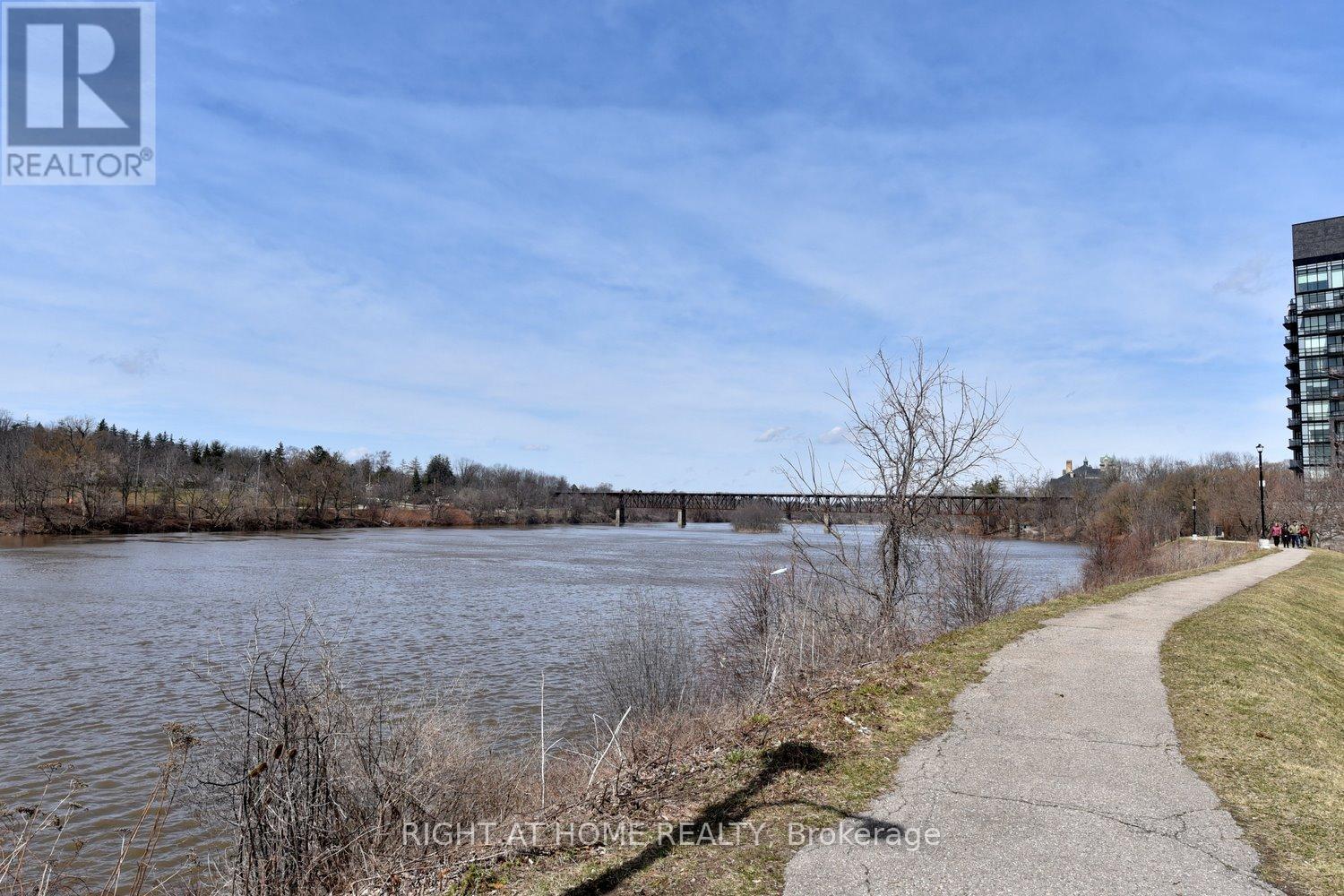 105 Bismark Drive, Cambridge, Ontario  N1S 4E8 - Photo 16 - X12450796