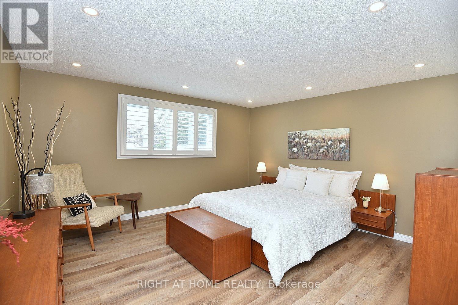 105 Bismark Drive, Cambridge, Ontario  N1S 4E8 - Photo 8 - X12450796