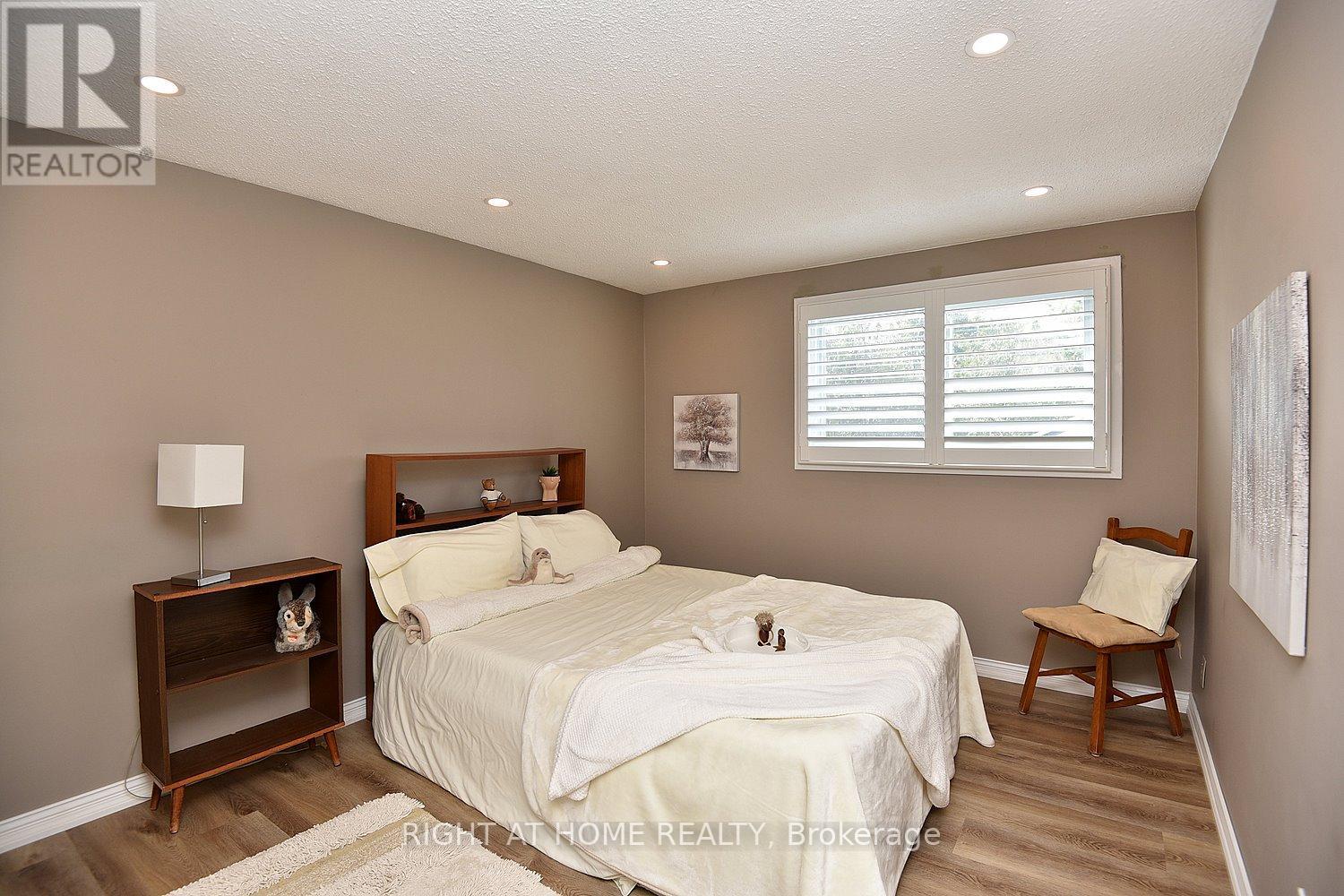 105 Bismark Drive, Cambridge, Ontario  N1S 4E8 - Photo 9 - X12450796