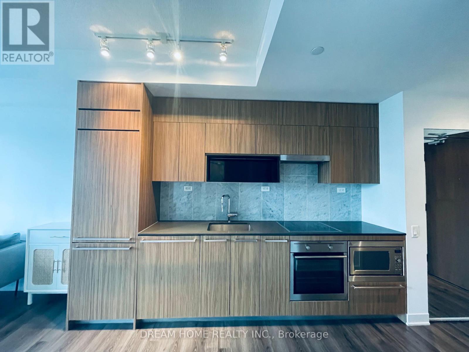 811 - 90 Queens Wharf Road, Toronto, Ontario  M5V 0J4 - Photo 8 - C12450832