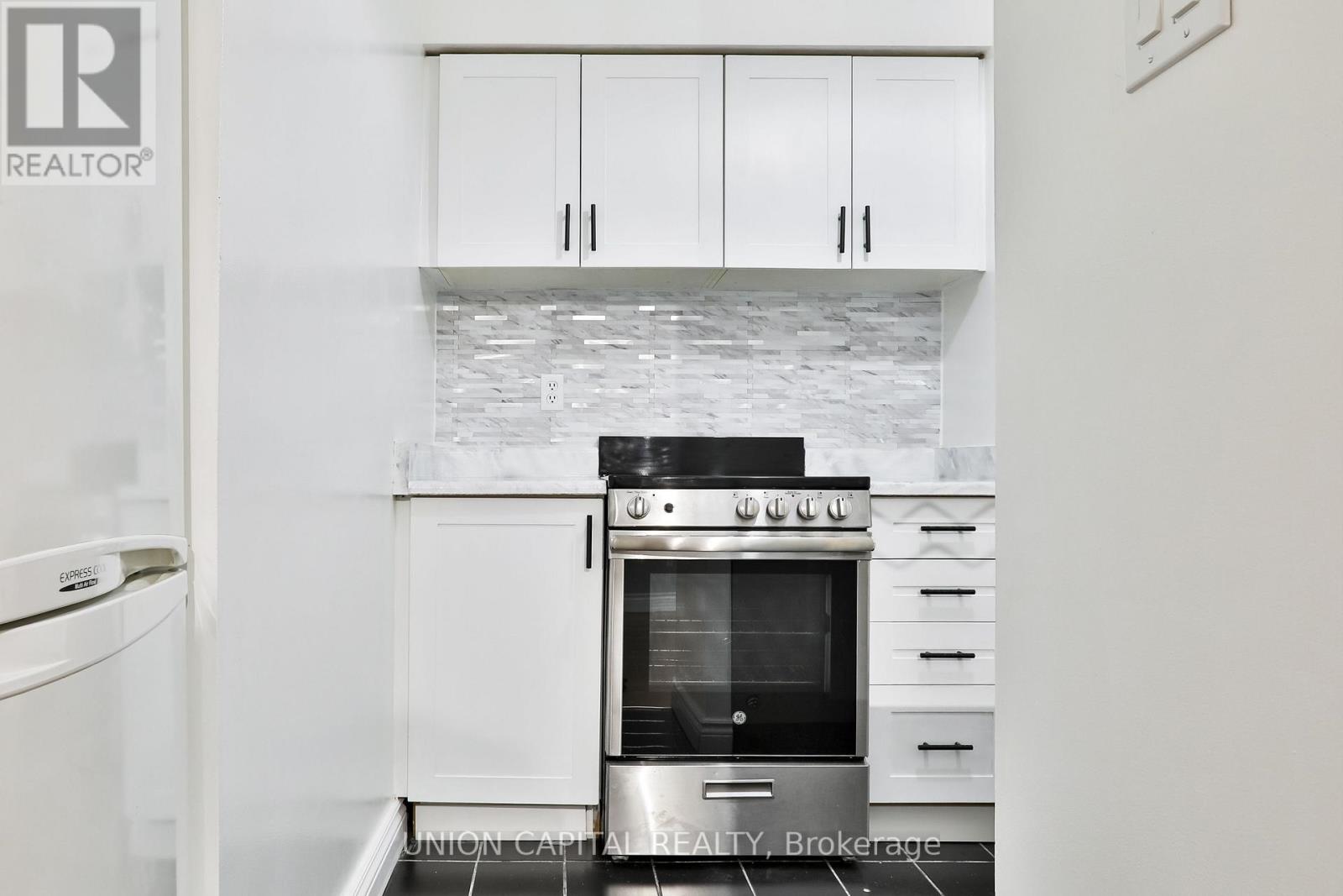 2209 - 1055 Bay Street, Toronto, Ontario  M5S 3A3 - Photo 11 - C12450843