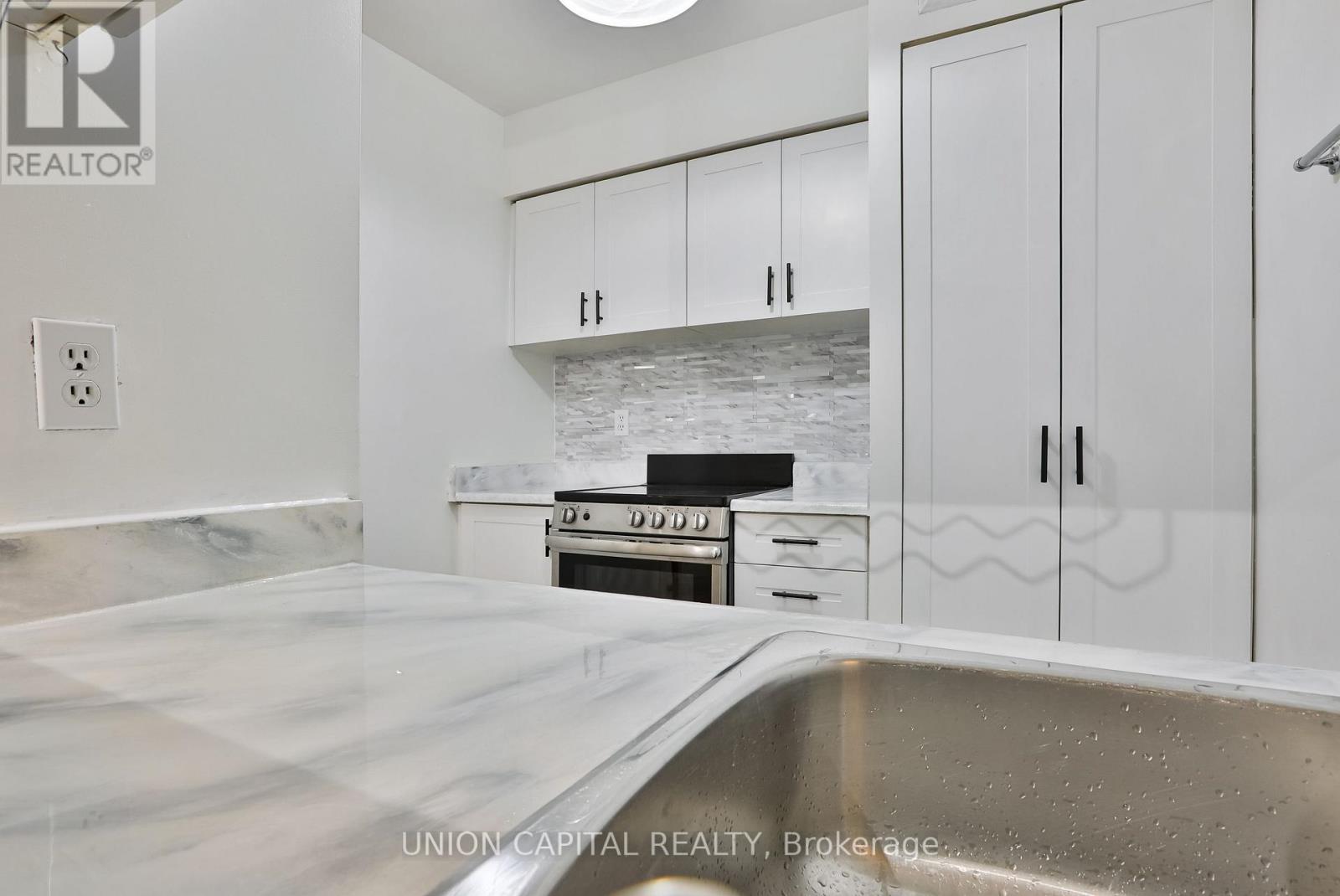 2209 - 1055 Bay Street, Toronto, Ontario  M5S 3A3 - Photo 14 - C12450843