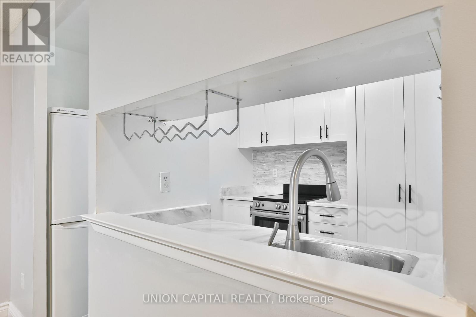 2209 - 1055 Bay Street, Toronto, Ontario  M5S 3A3 - Photo 15 - C12450843