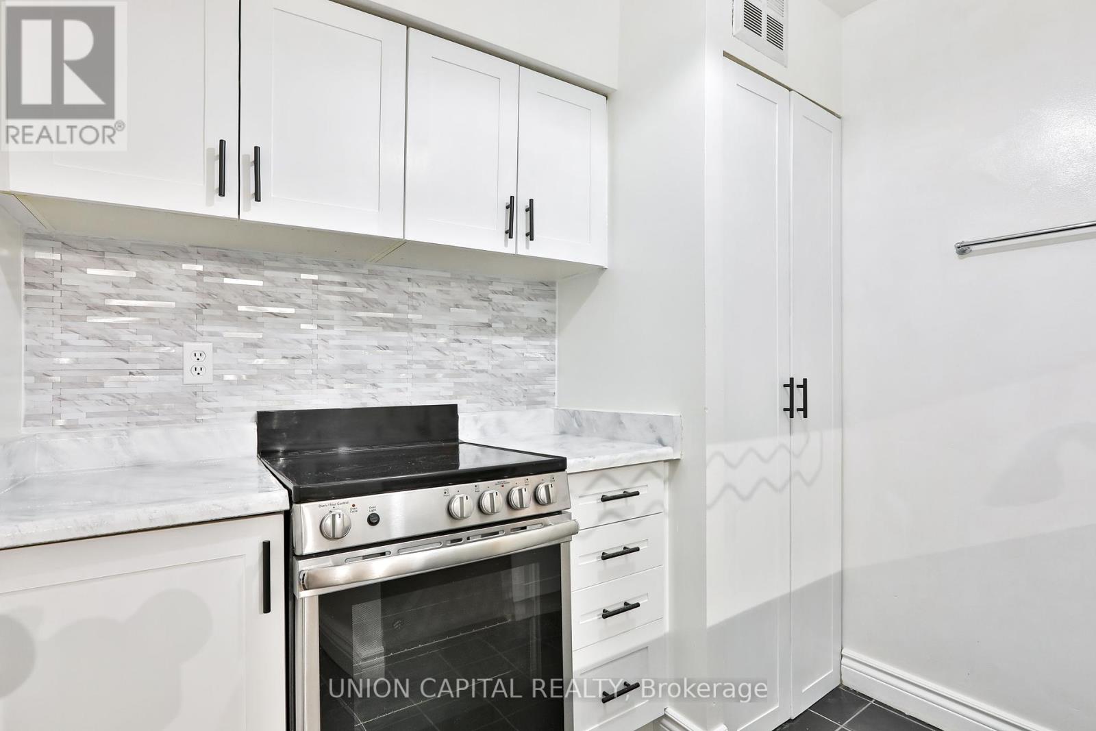 2209 - 1055 Bay Street, Toronto, Ontario  M5S 3A3 - Photo 16 - C12450843