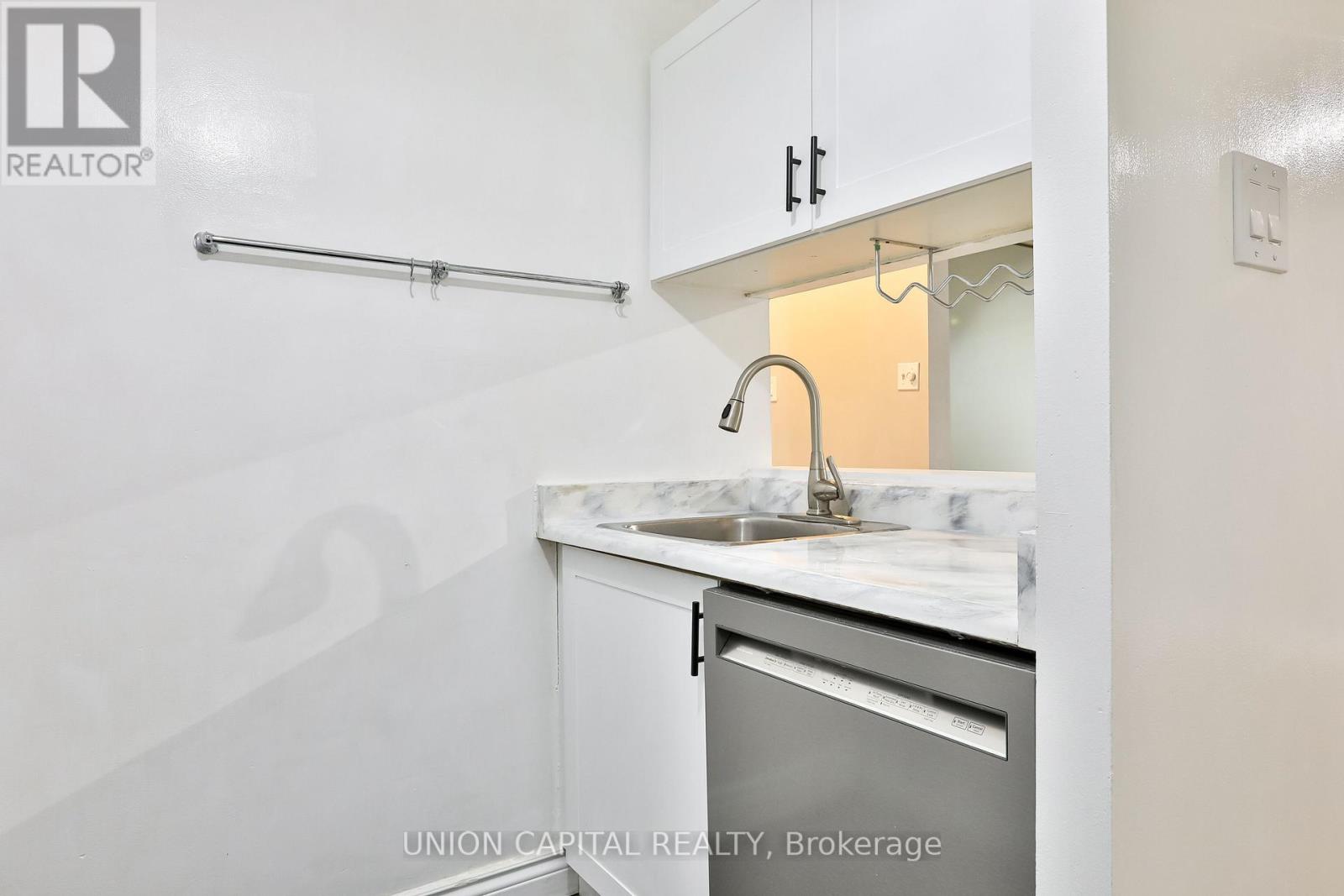 2209 - 1055 Bay Street, Toronto, Ontario  M5S 3A3 - Photo 17 - C12450843