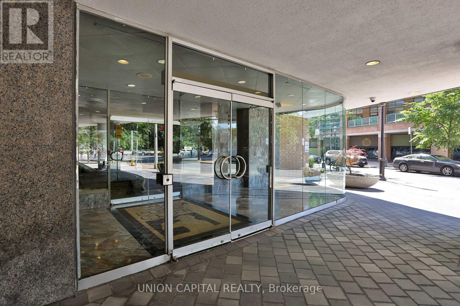 2209 - 1055 Bay Street, Toronto, Ontario  M5S 3A3 - Photo 3 - C12450843