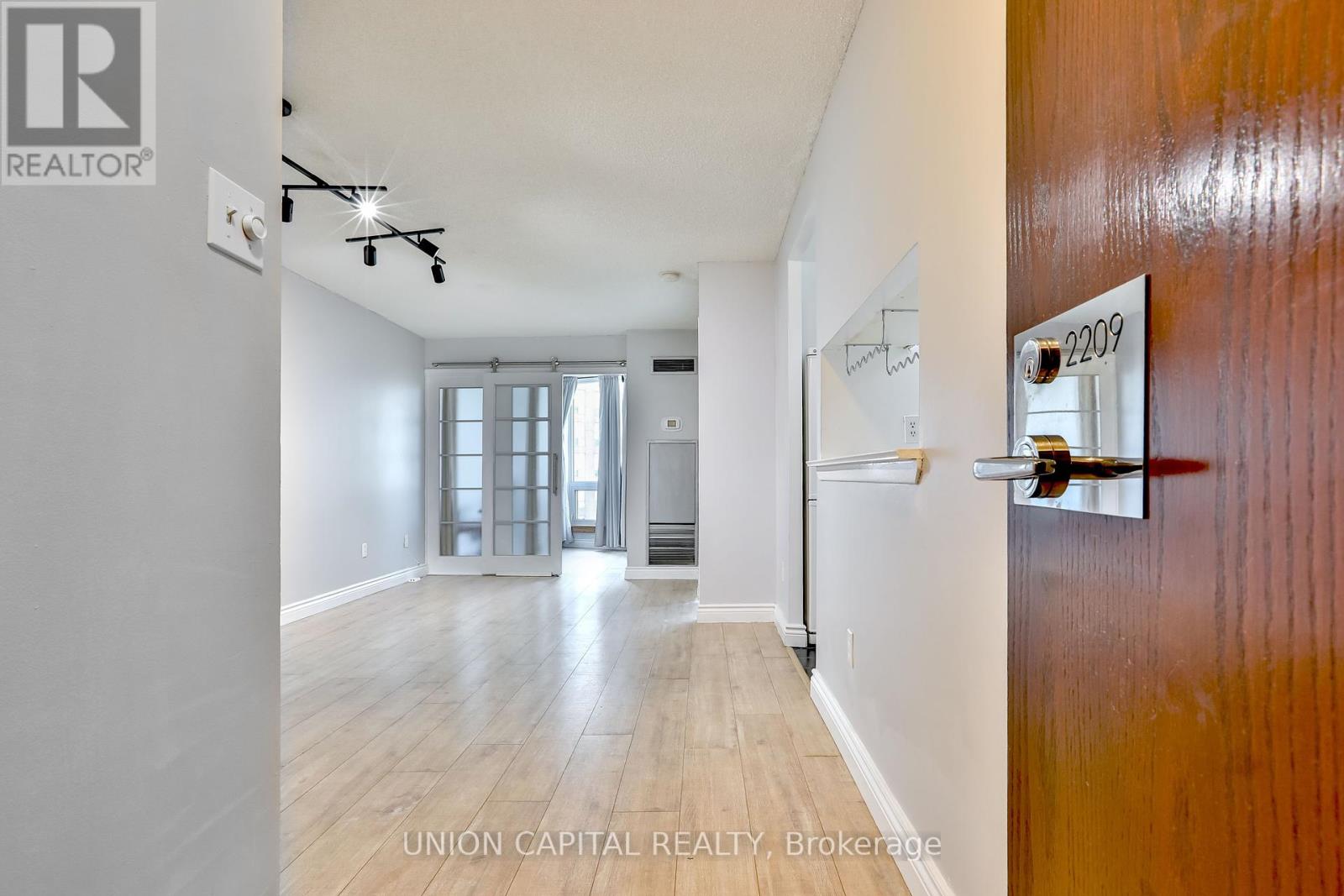 2209 - 1055 Bay Street, Toronto, Ontario  M5S 3A3 - Photo 5 - C12450843