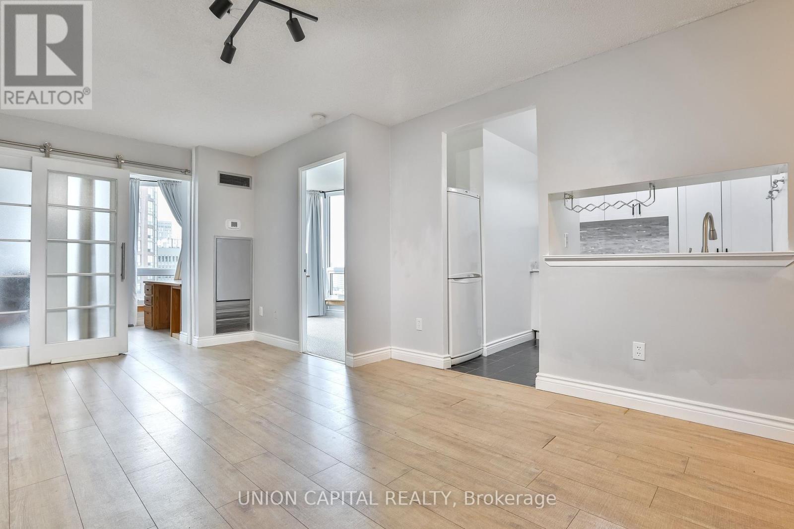 2209 - 1055 Bay Street, Toronto, Ontario  M5S 3A3 - Photo 7 - C12450843
