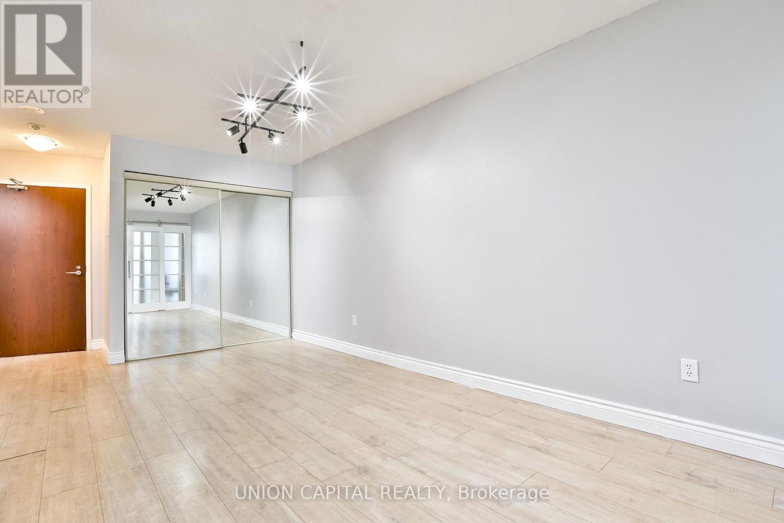2209 - 1055 Bay Street, Toronto, Ontario  M5S 3A3 - Photo 8 - C12450843