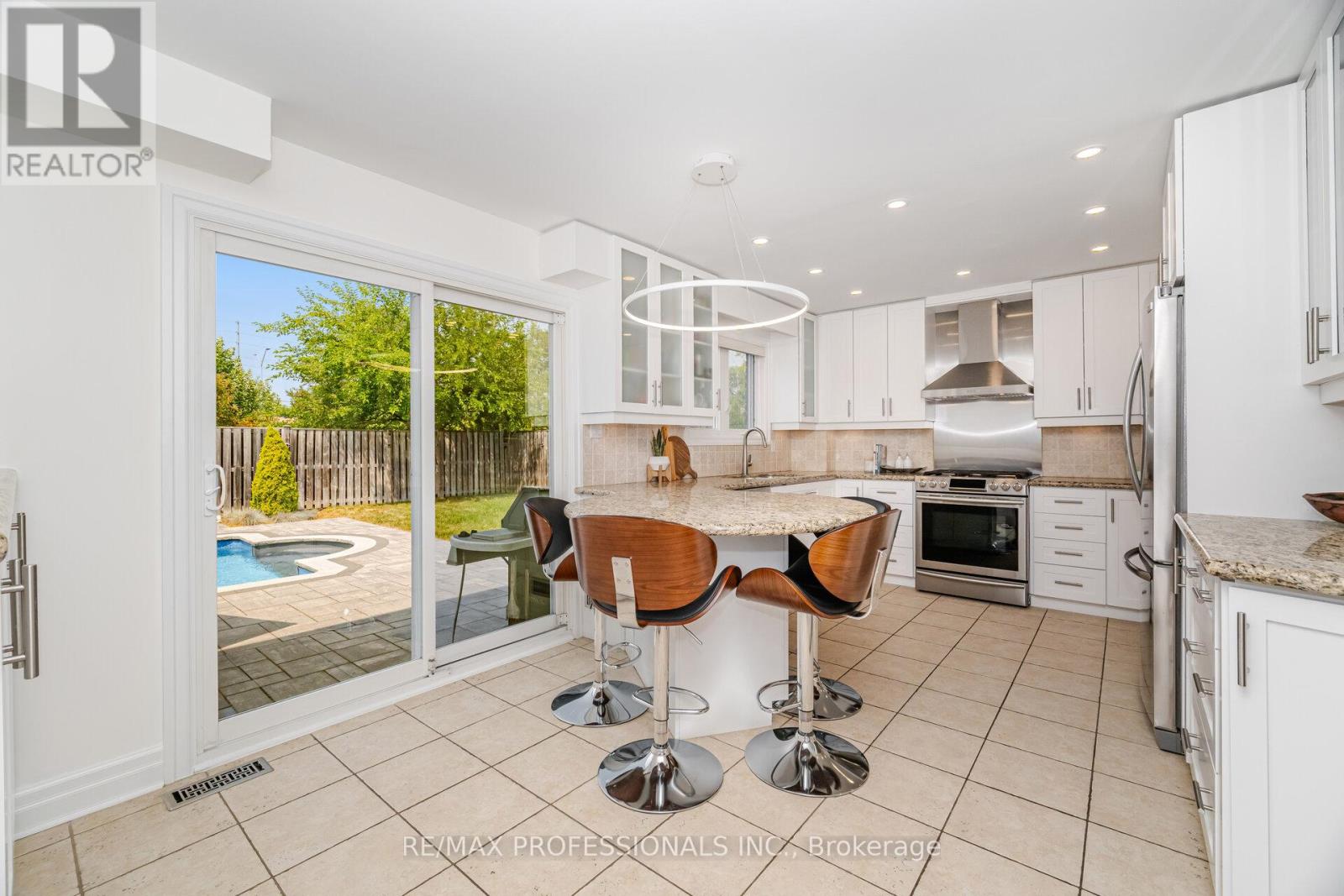 2357 Kenbarb Road, Mississauga, Ontario  L5B 2E9 - Photo 13 - W12373398