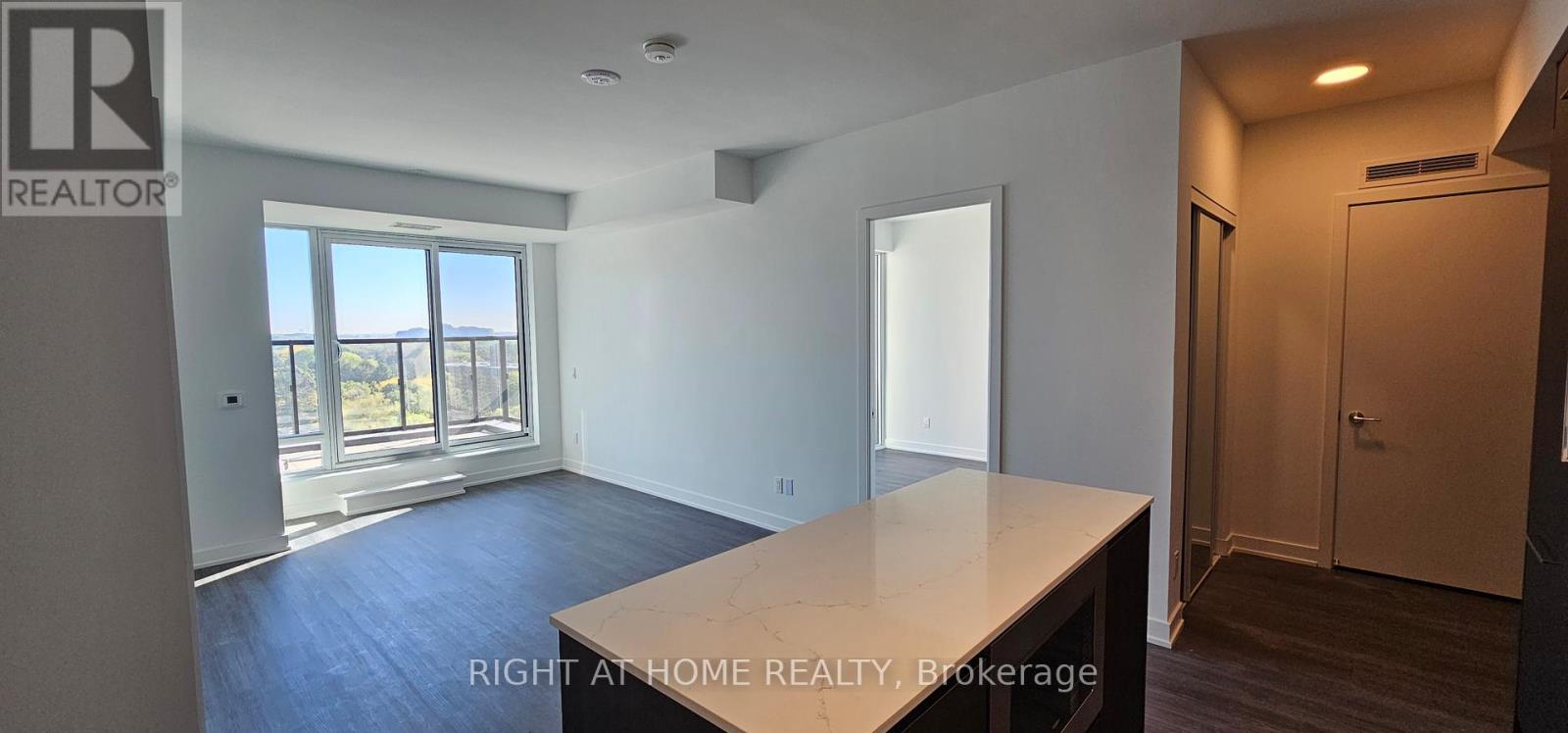 720 - 8188 Yonge Street, Vaughan, Ontario  L4J 1W5 - Photo 2 - N12450816