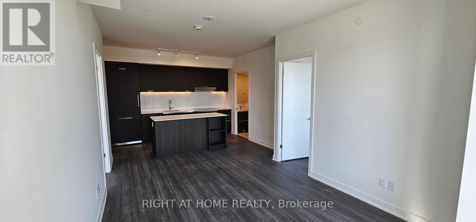 720 - 8188 Yonge Street, Vaughan, Ontario  L4J 1W5 - Photo 3 - N12450816