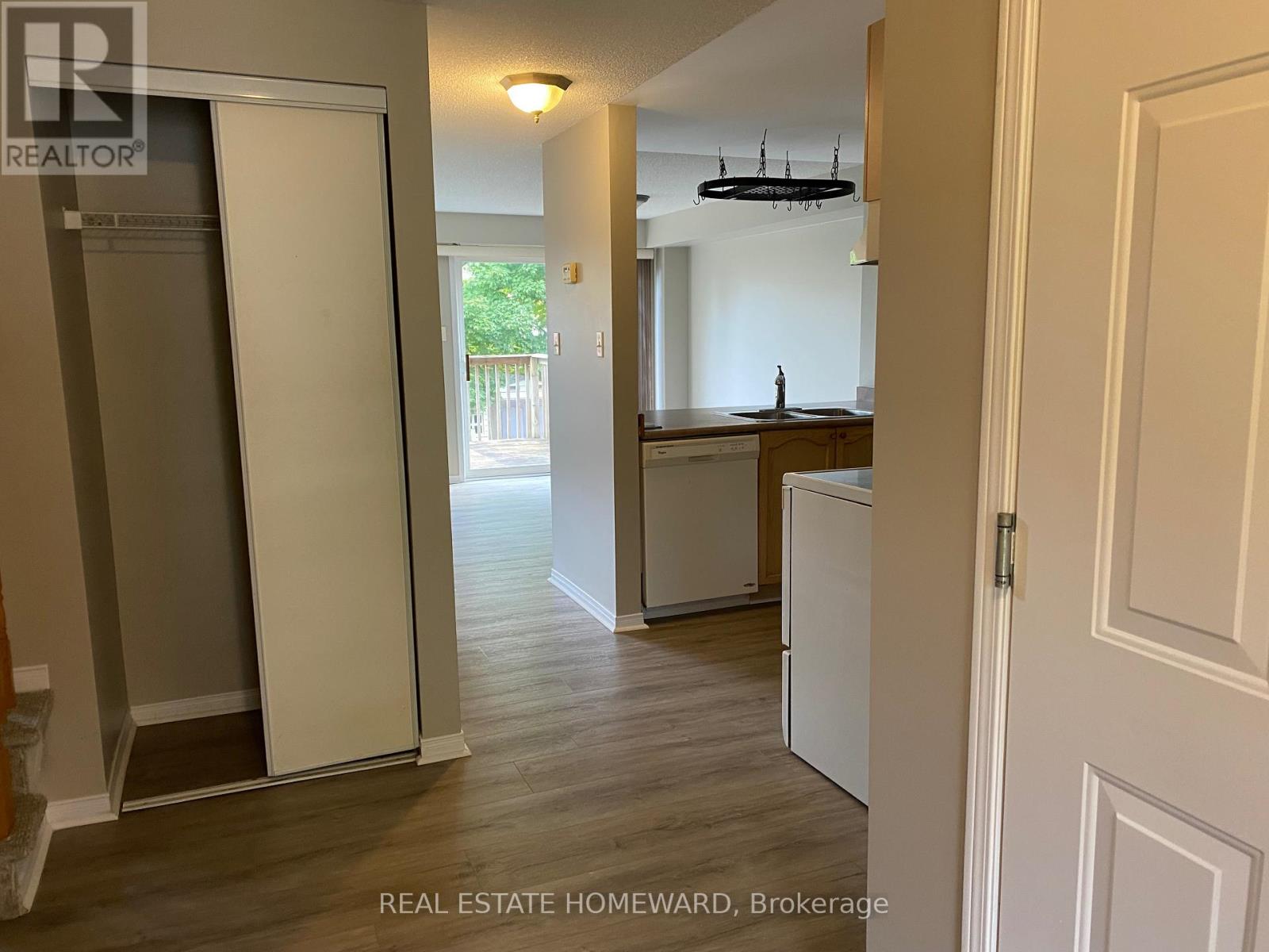 451 Ferndale Drive S, Barrie, Ontario  L4N 0M1 - Photo 2 - S12450830