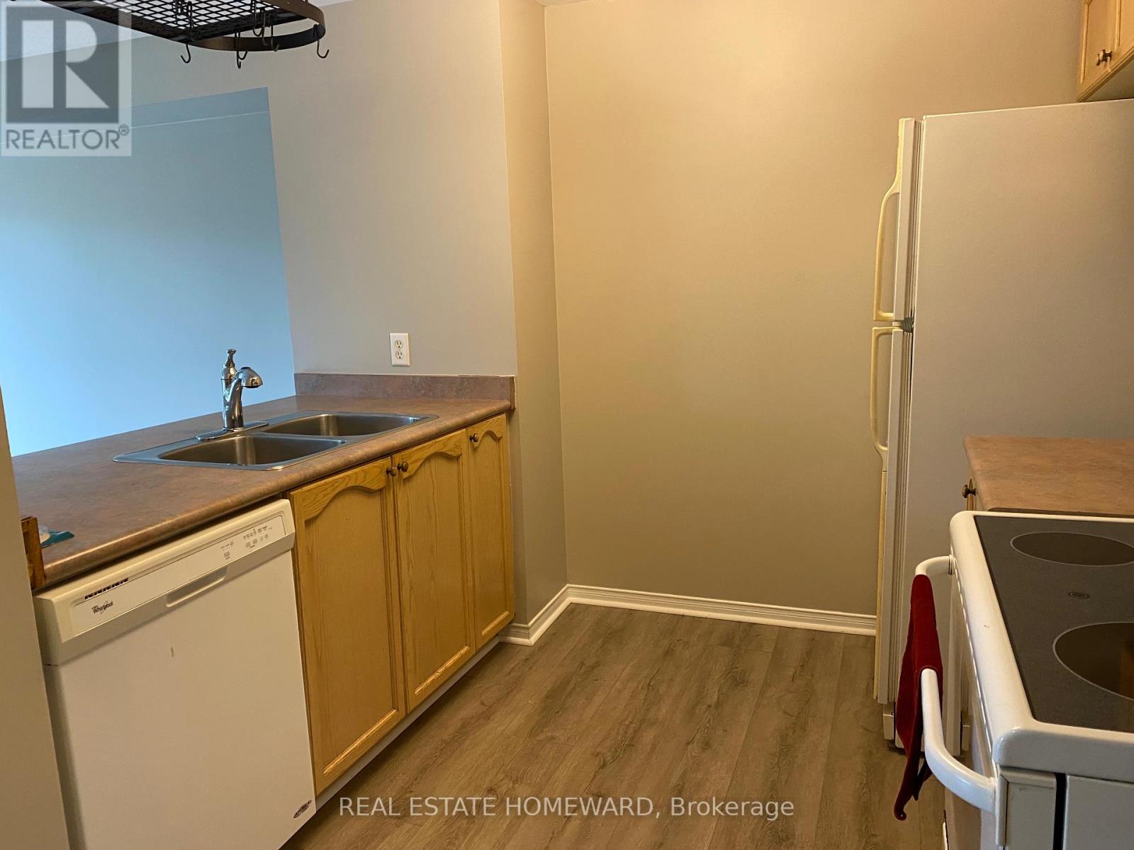 451 Ferndale Drive S, Barrie, Ontario  L4N 0M1 - Photo 3 - S12450830