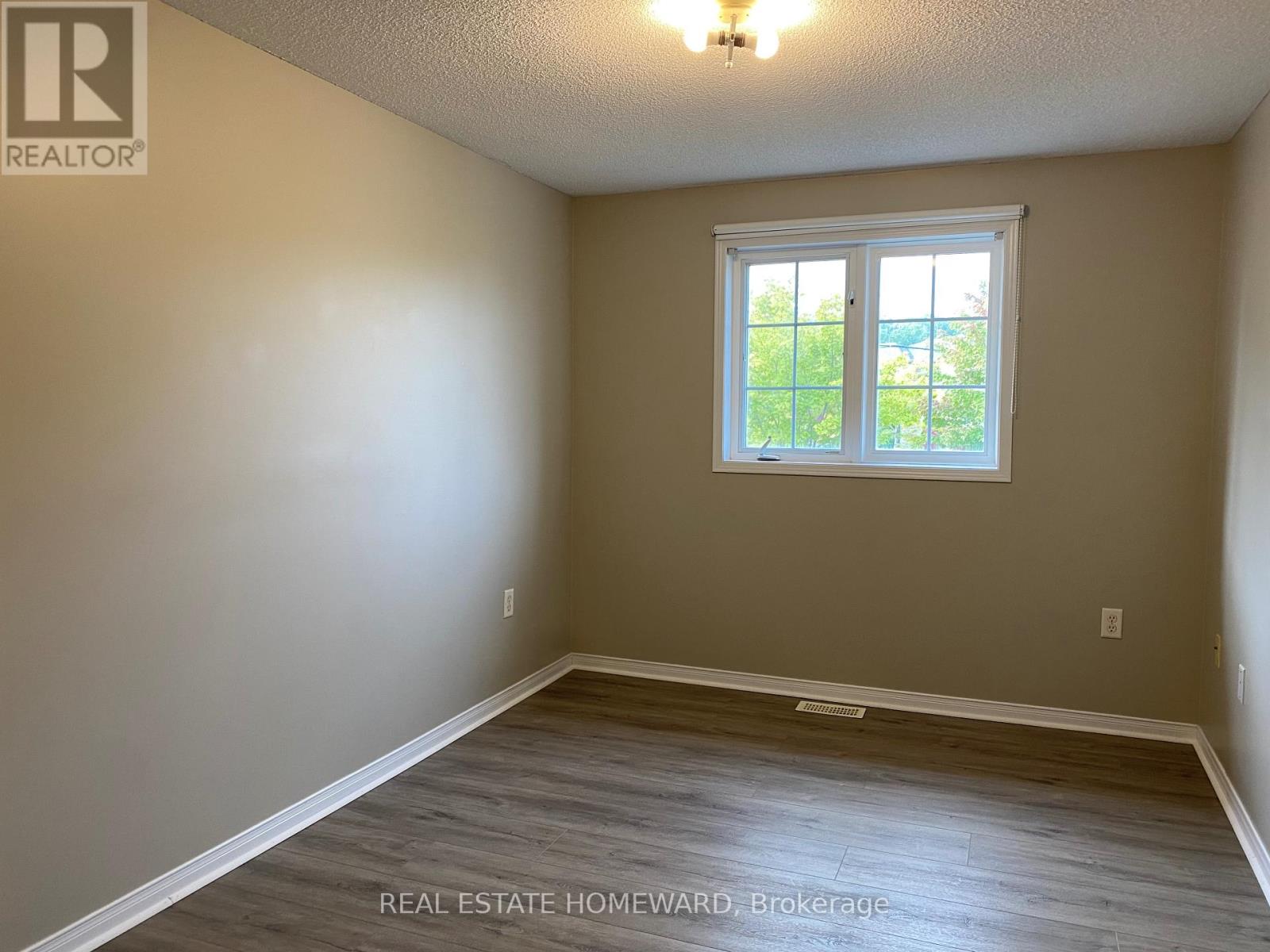 451 Ferndale Drive S, Barrie, Ontario  L4N 0M1 - Photo 9 - S12450830