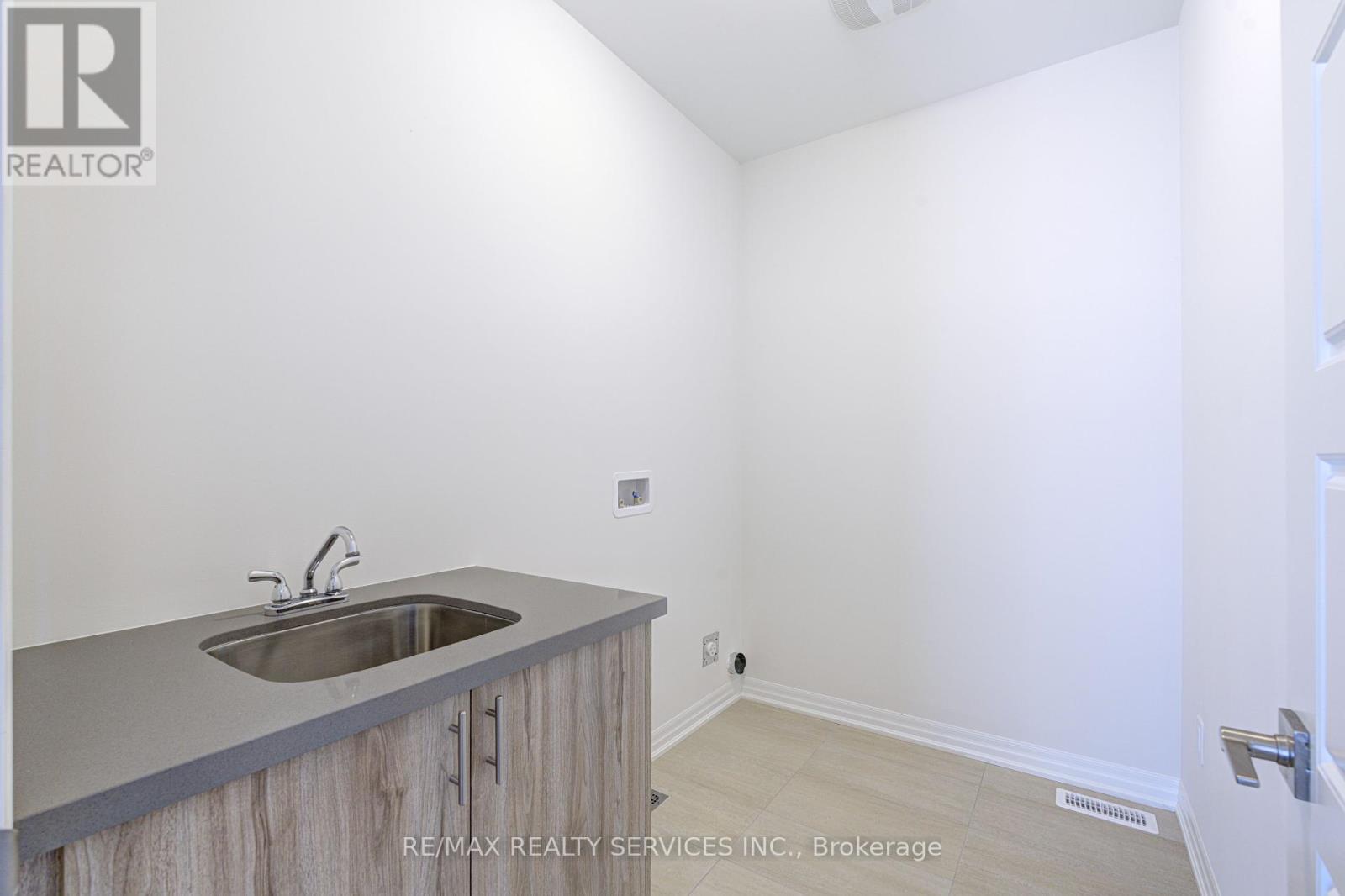 34 Donnybrook Court, Brampton, Ontario  L6P 1T6 - Photo 22 - W12450809