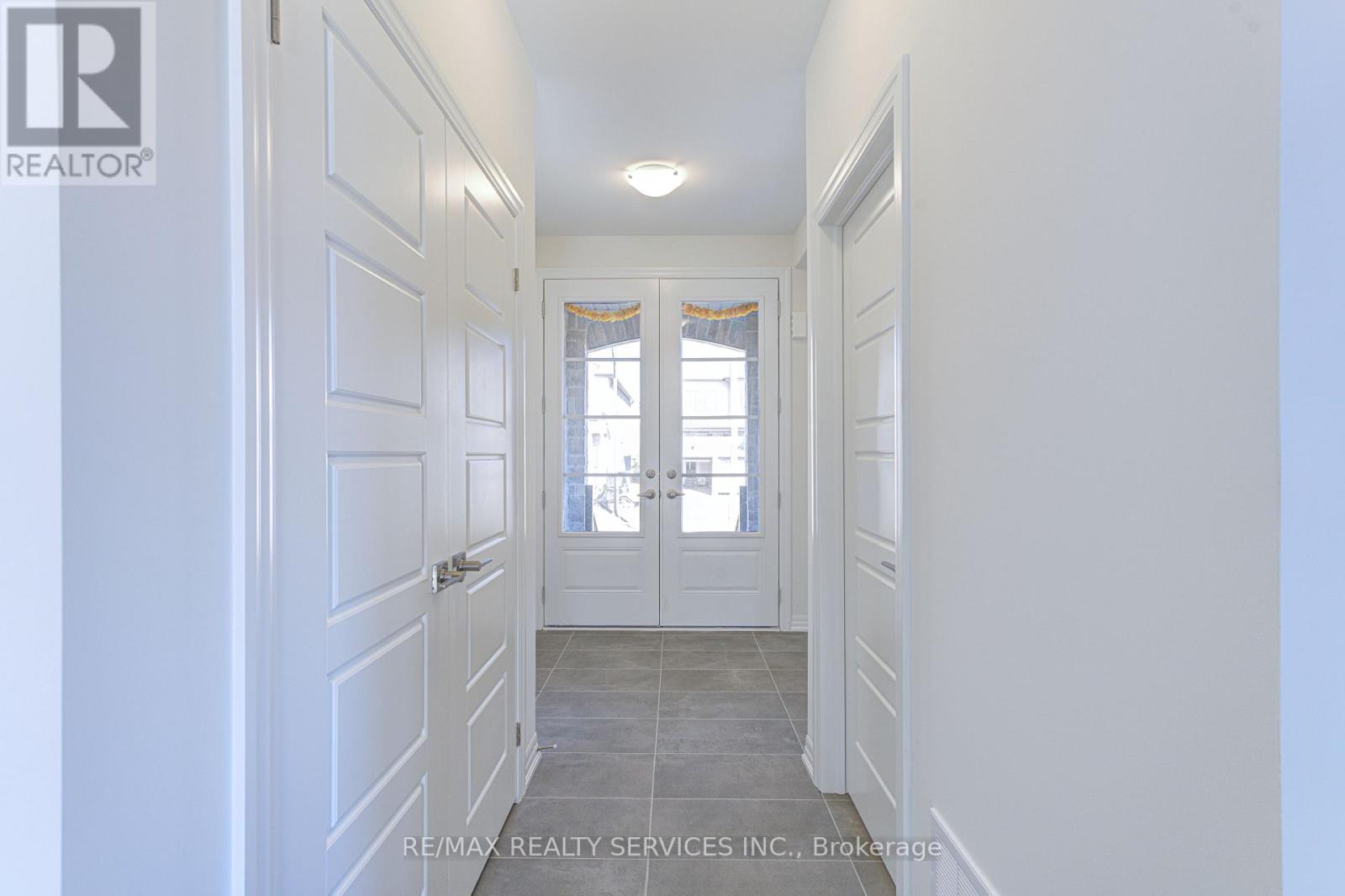 34 Donnybrook Court, Brampton, Ontario  L6P 1T6 - Photo 3 - W12450809