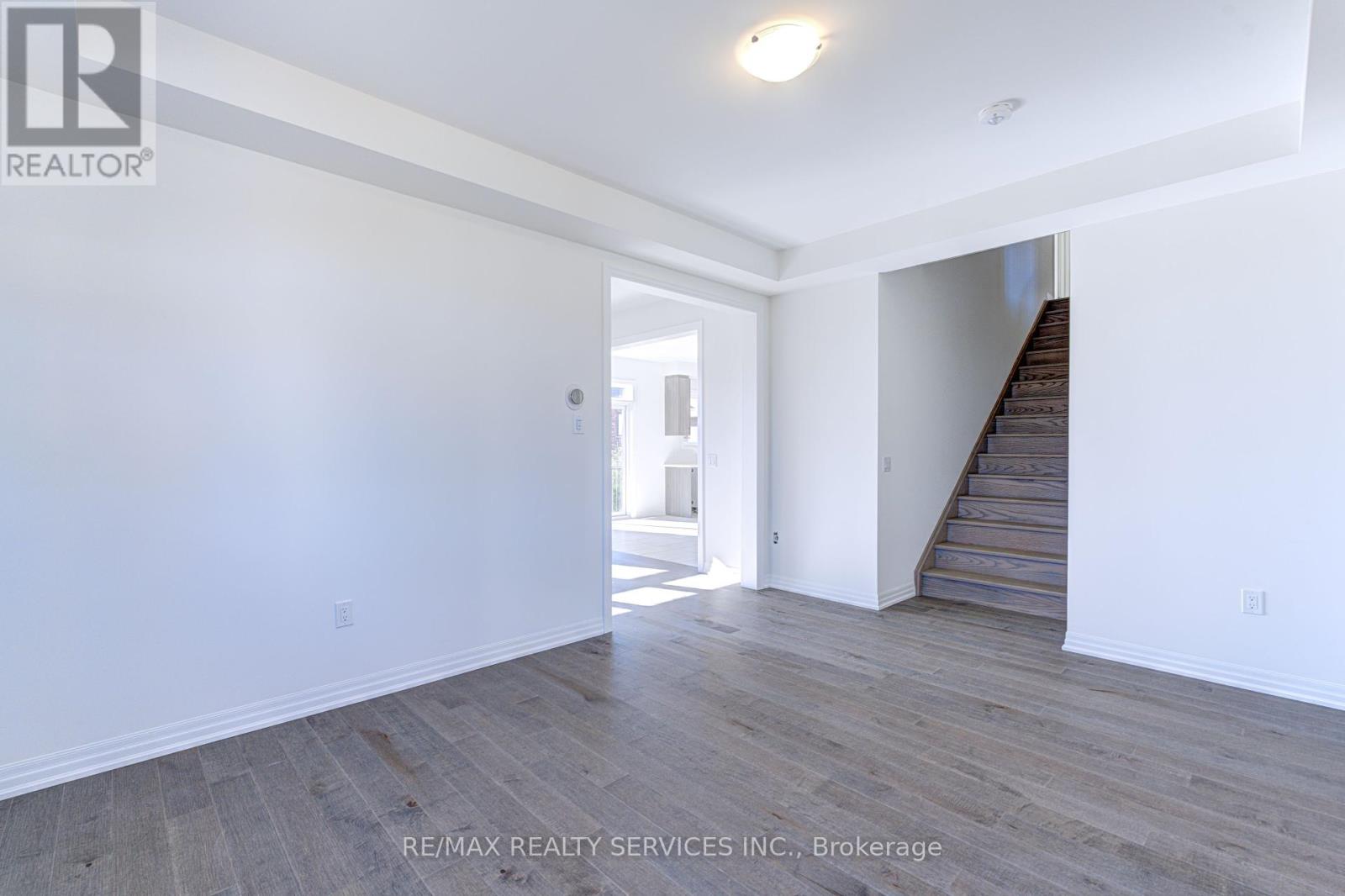 34 Donnybrook Court, Brampton, Ontario  L6P 1T6 - Photo 7 - W12450809