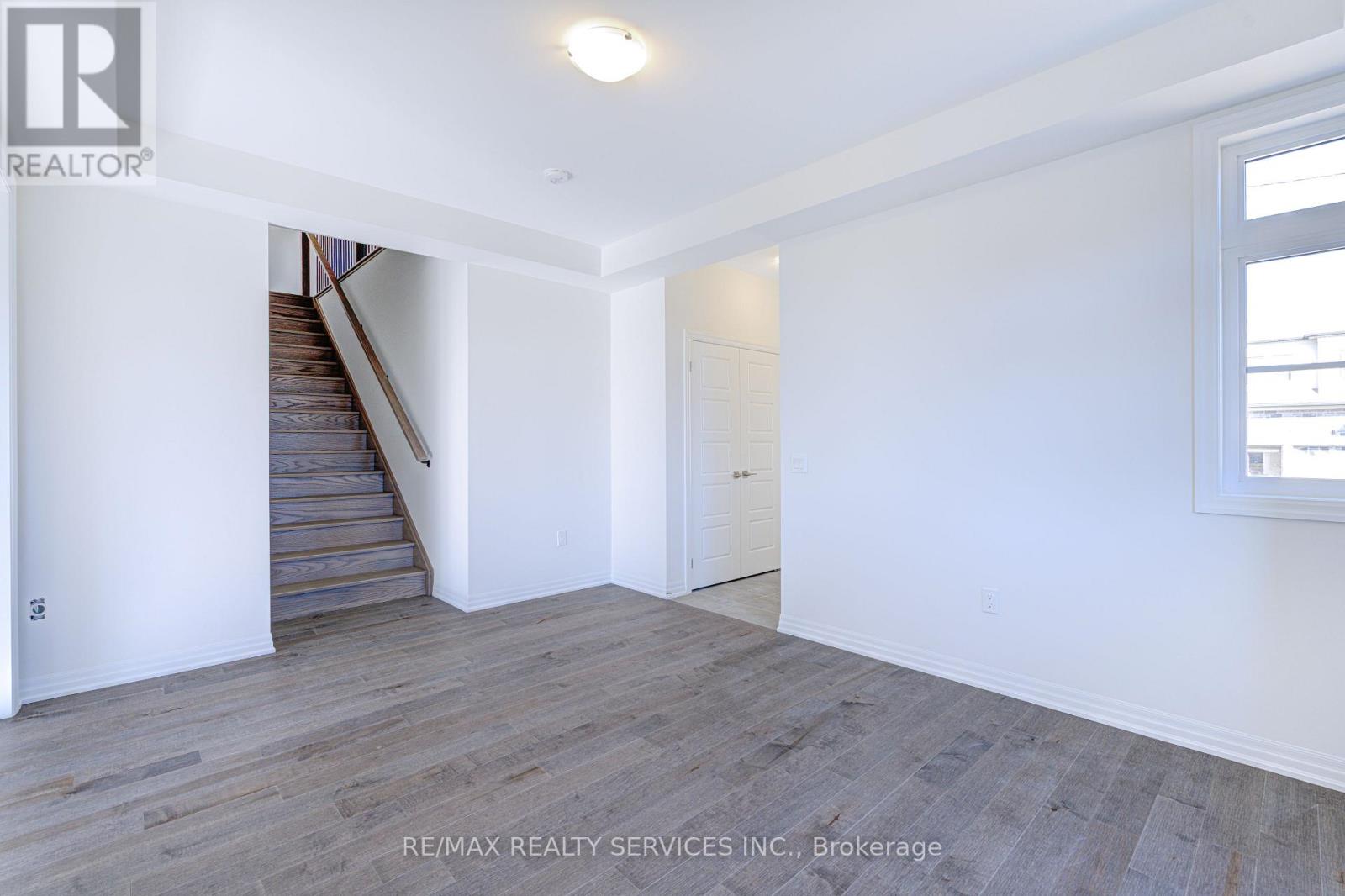 34 Donnybrook Court, Brampton, Ontario  L6P 1T6 - Photo 8 - W12450809