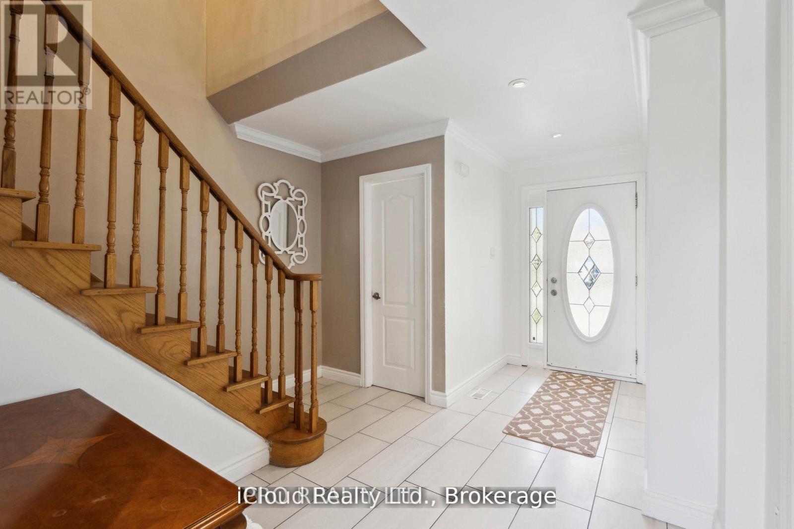 15 Fallen Oak Court, Brampton, Ontario  L6Y 3T6 - Photo 6 - W12450811
