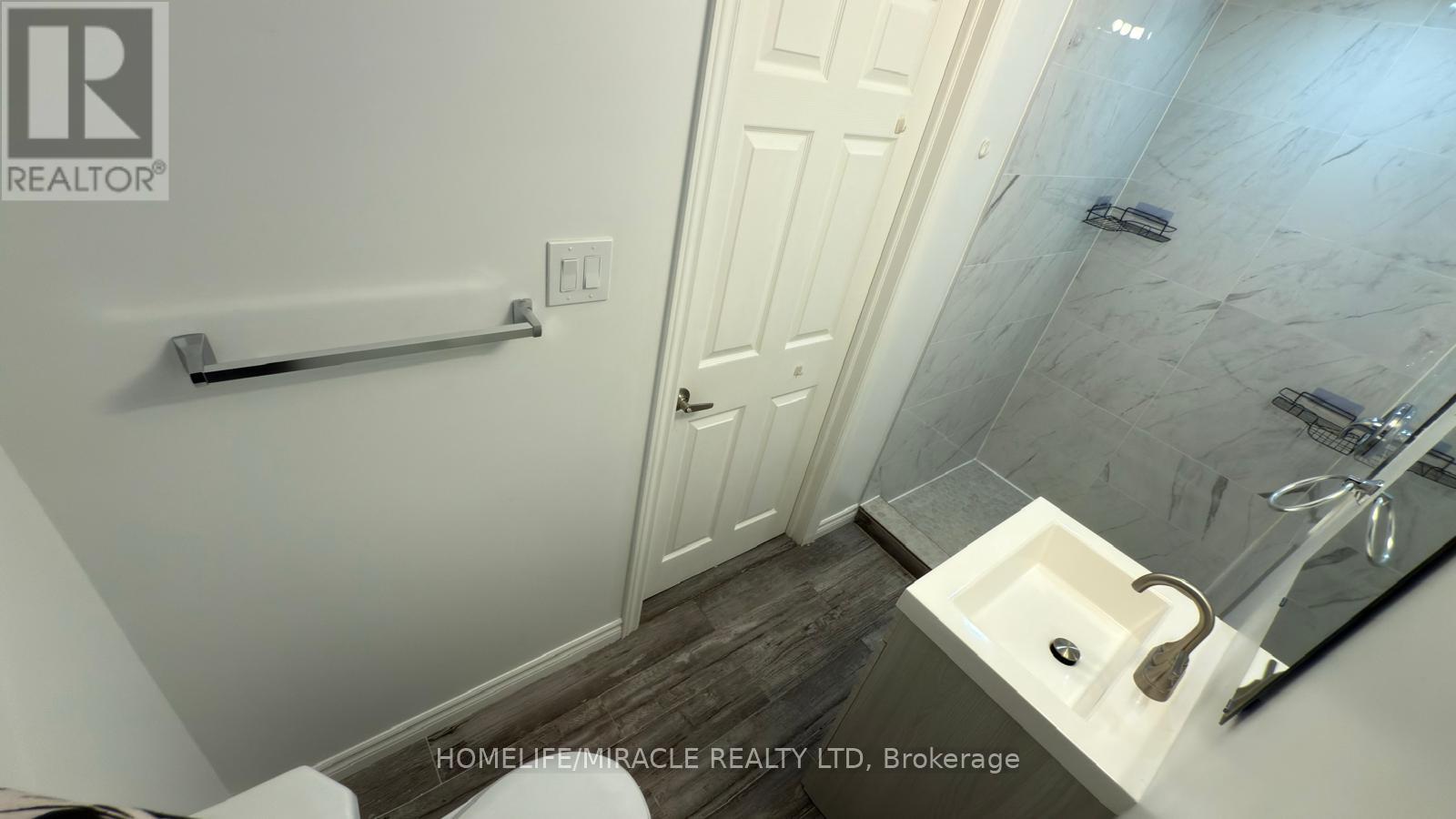 147 Yates Drive, Milton, Ontario  L9E 1S7 - Photo 11 - W12450821