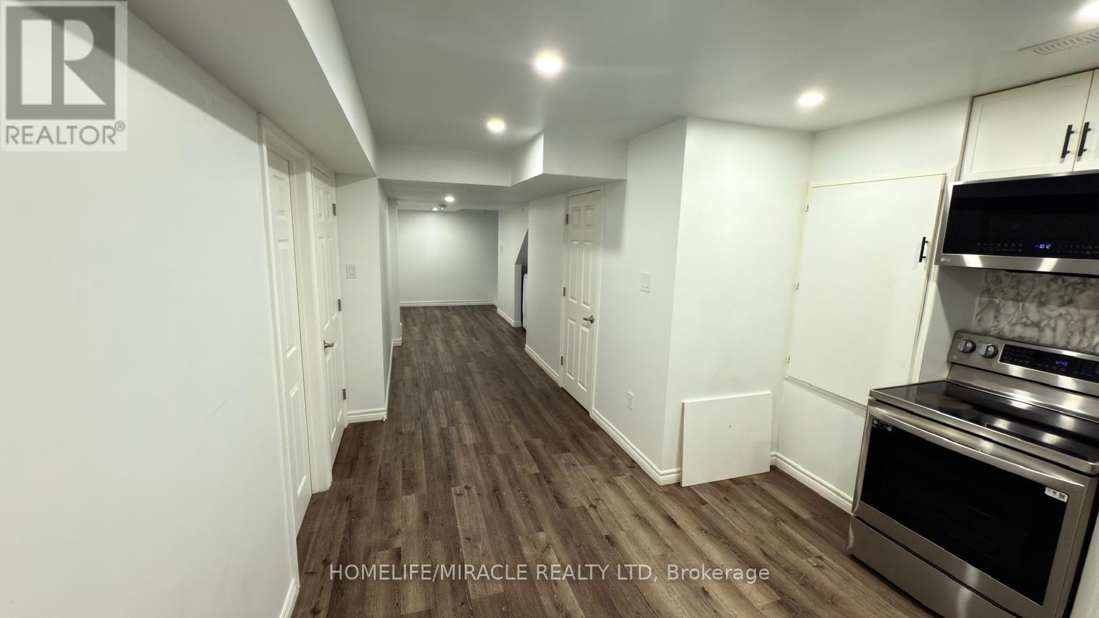 147 Yates Drive, Milton, Ontario  L9E 1S7 - Photo 8 - W12450821