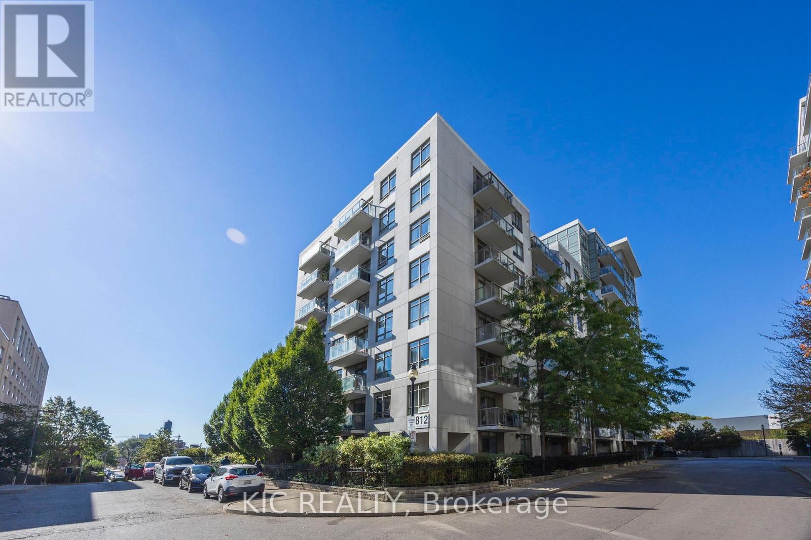 901 - 812 LANSDOWNE AVENUE, Toronto, Ontario