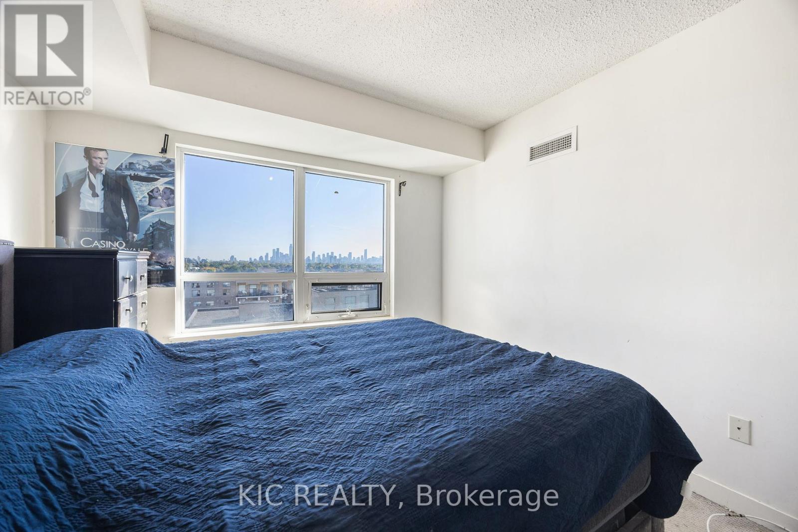 901 - 812 Lansdowne Avenue, Toronto, Ontario  M6H 4K5 - Photo 12 - W12450829