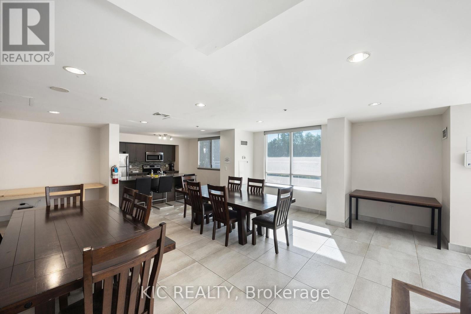 901 - 812 Lansdowne Avenue, Toronto, Ontario  M6H 4K5 - Photo 15 - W12450829