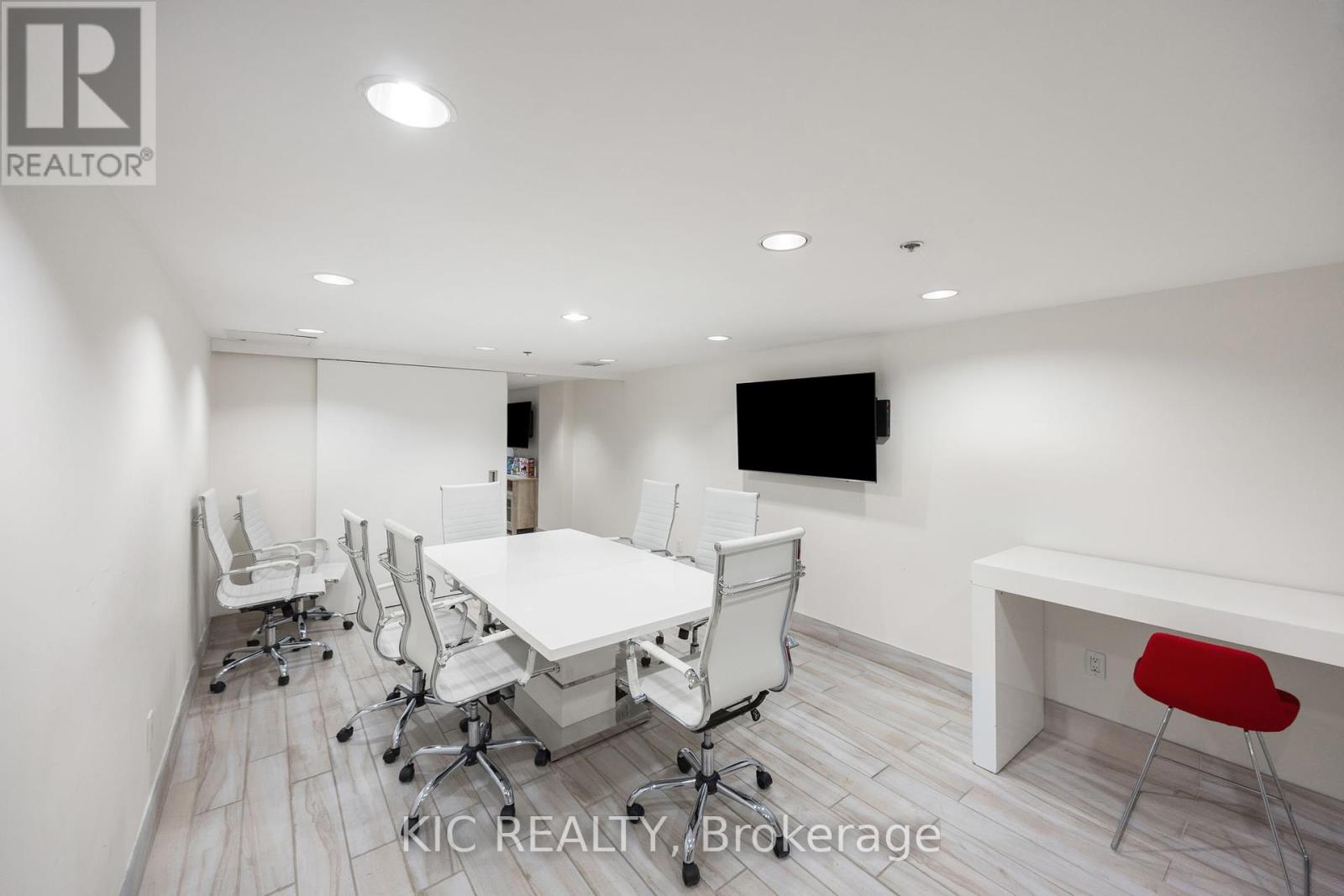 901 - 812 Lansdowne Avenue, Toronto, Ontario  M6H 4K5 - Photo 16 - W12450829