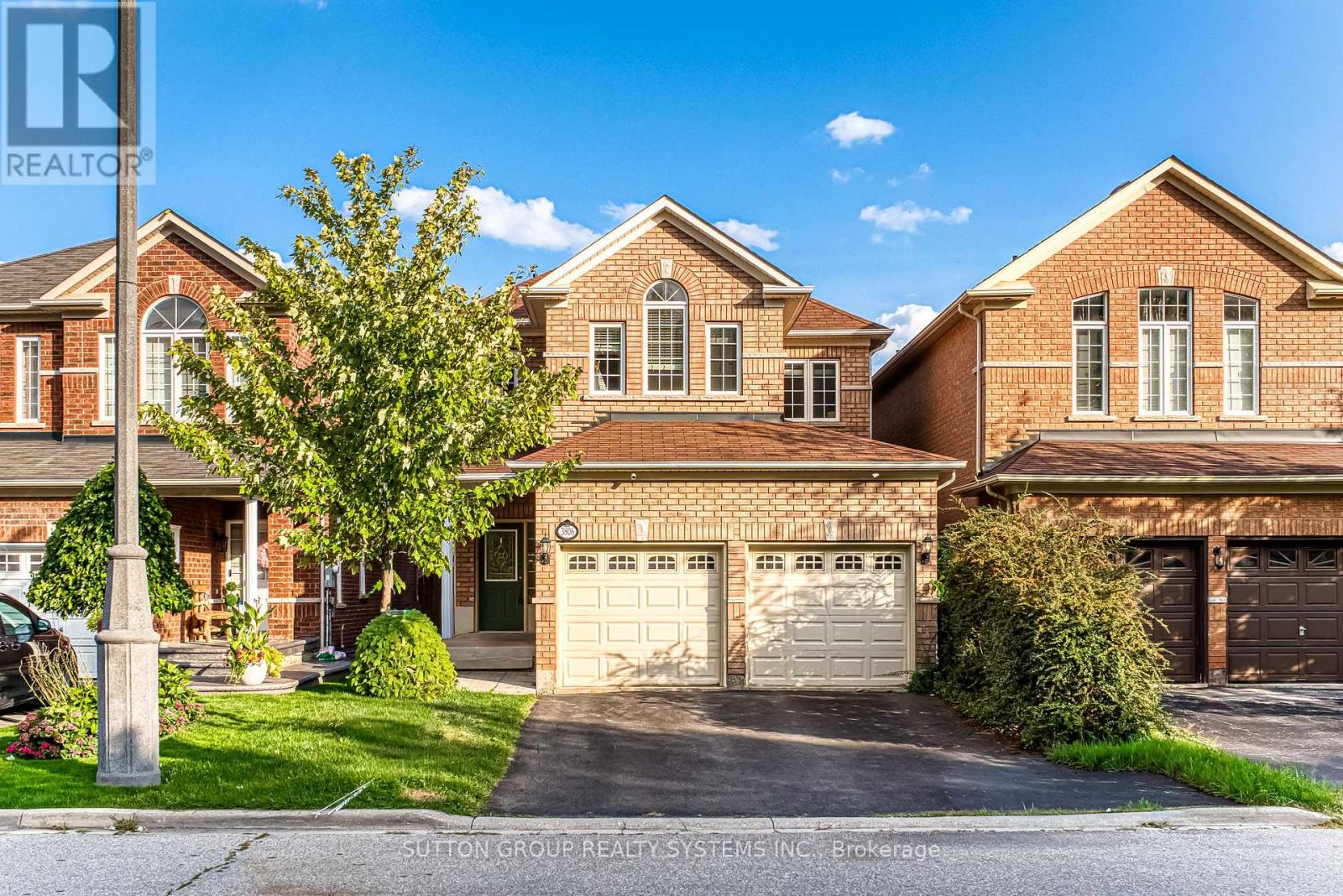 3806 Quiet Creek Drive, Mississauga, Ontario  L5M 8A9 - Photo 3 - W12450834