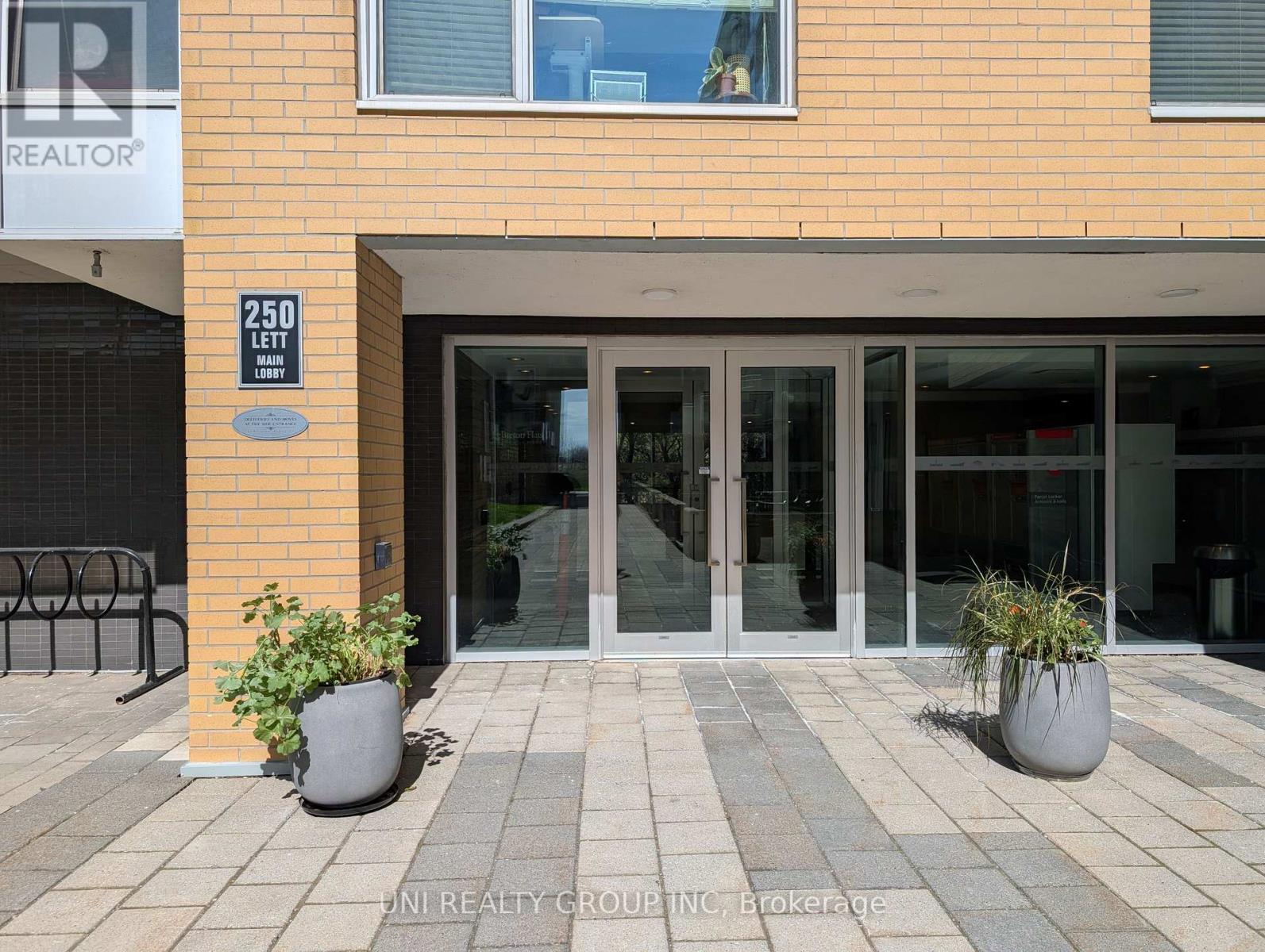 409 - 250 Lett Street, Ottawa, Ontario  K1R 0A8 - Photo 4 - X12450853