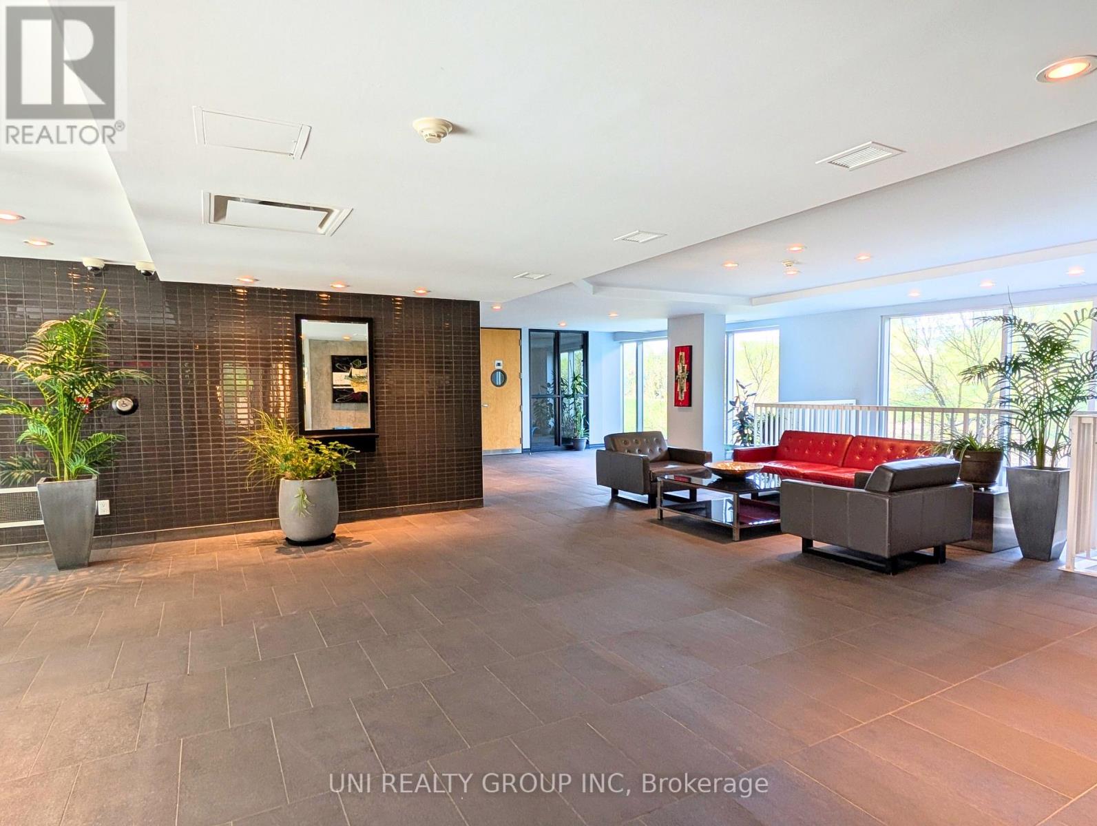 409 - 250 Lett Street, Ottawa, Ontario  K1R 0A8 - Photo 8 - X12450853