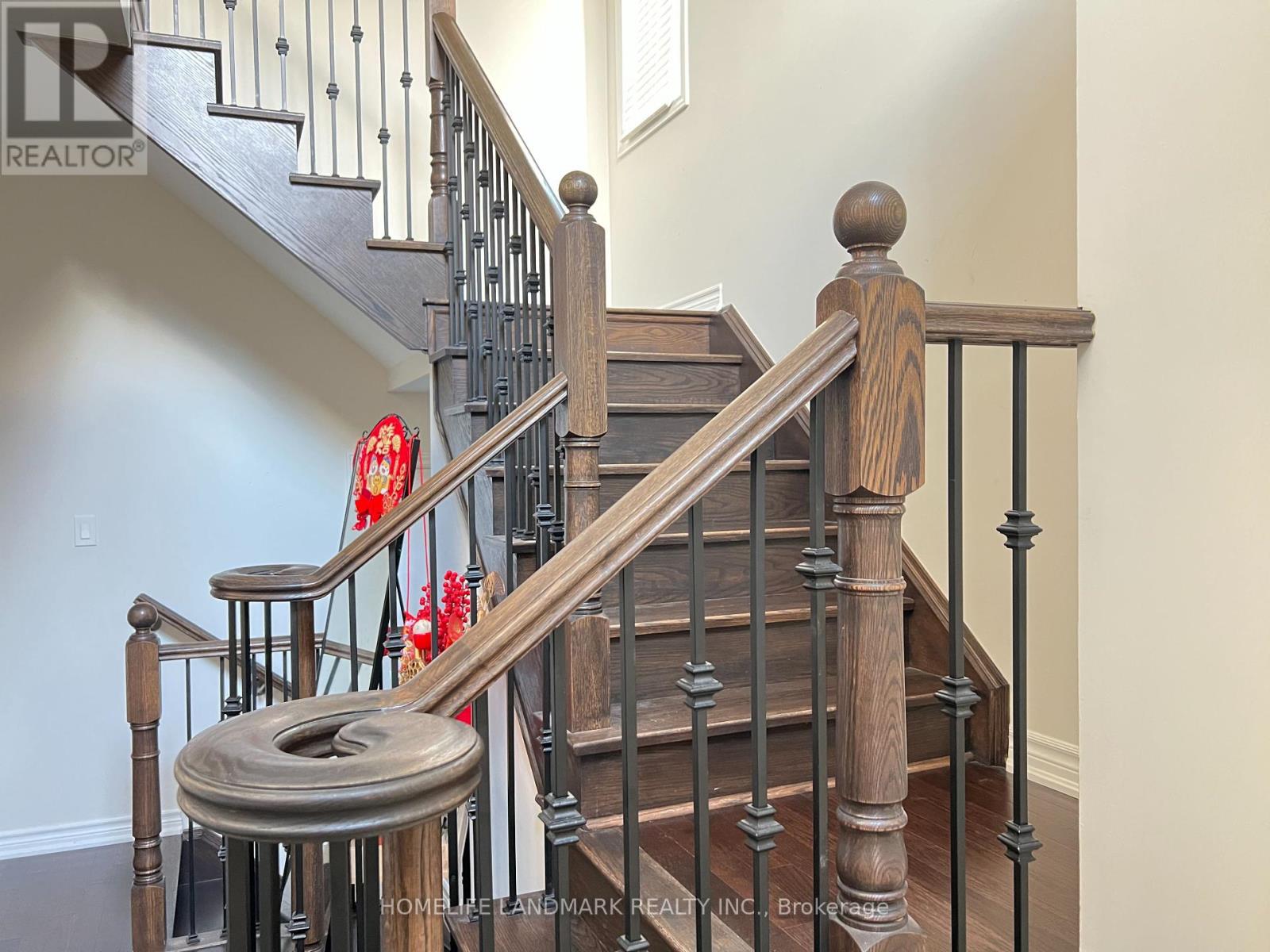 15 Schurman Street, Aurora, Ontario  L4G 1C9 - Photo 2 - N12417379